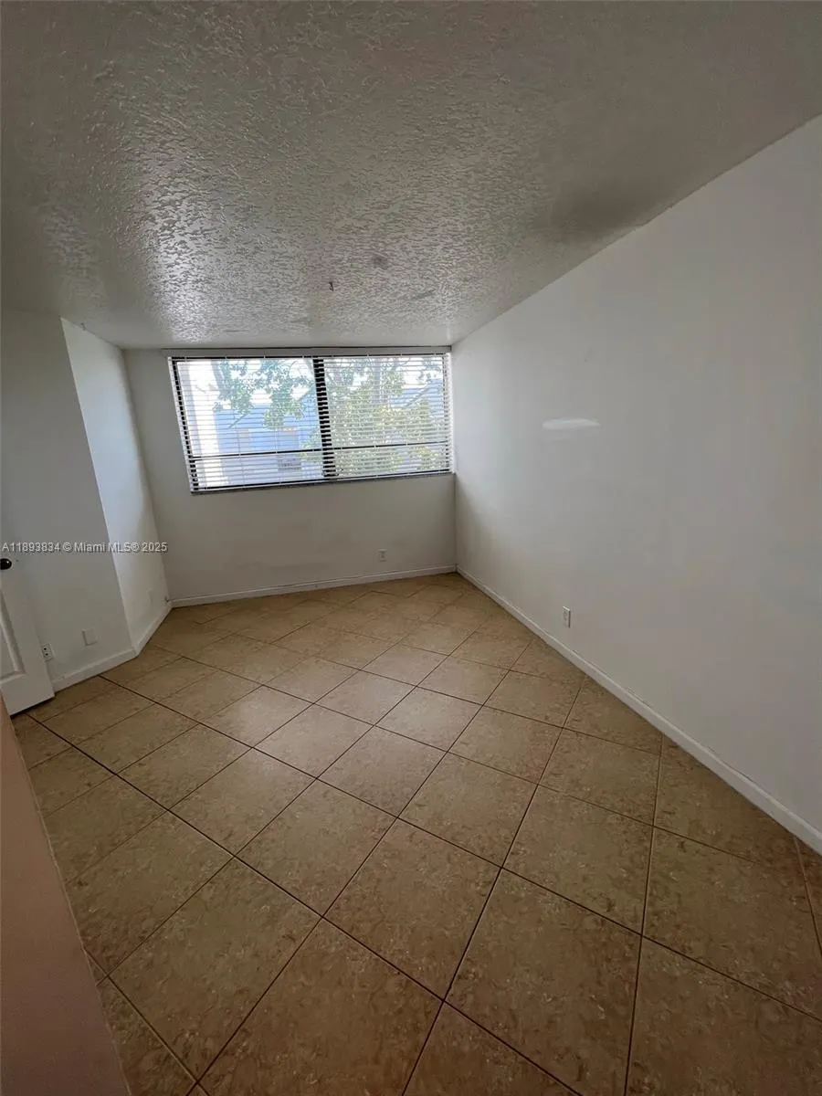 1900 N Congress Ave, #411