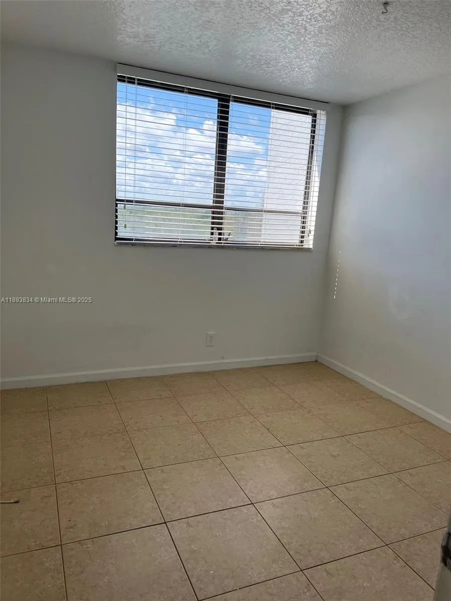 1900 N Congress Ave, #411