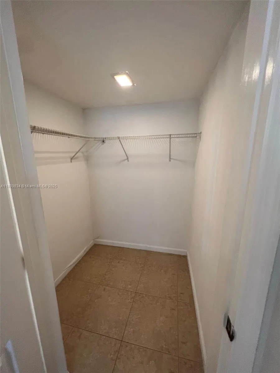 1900 N Congress Ave, #411