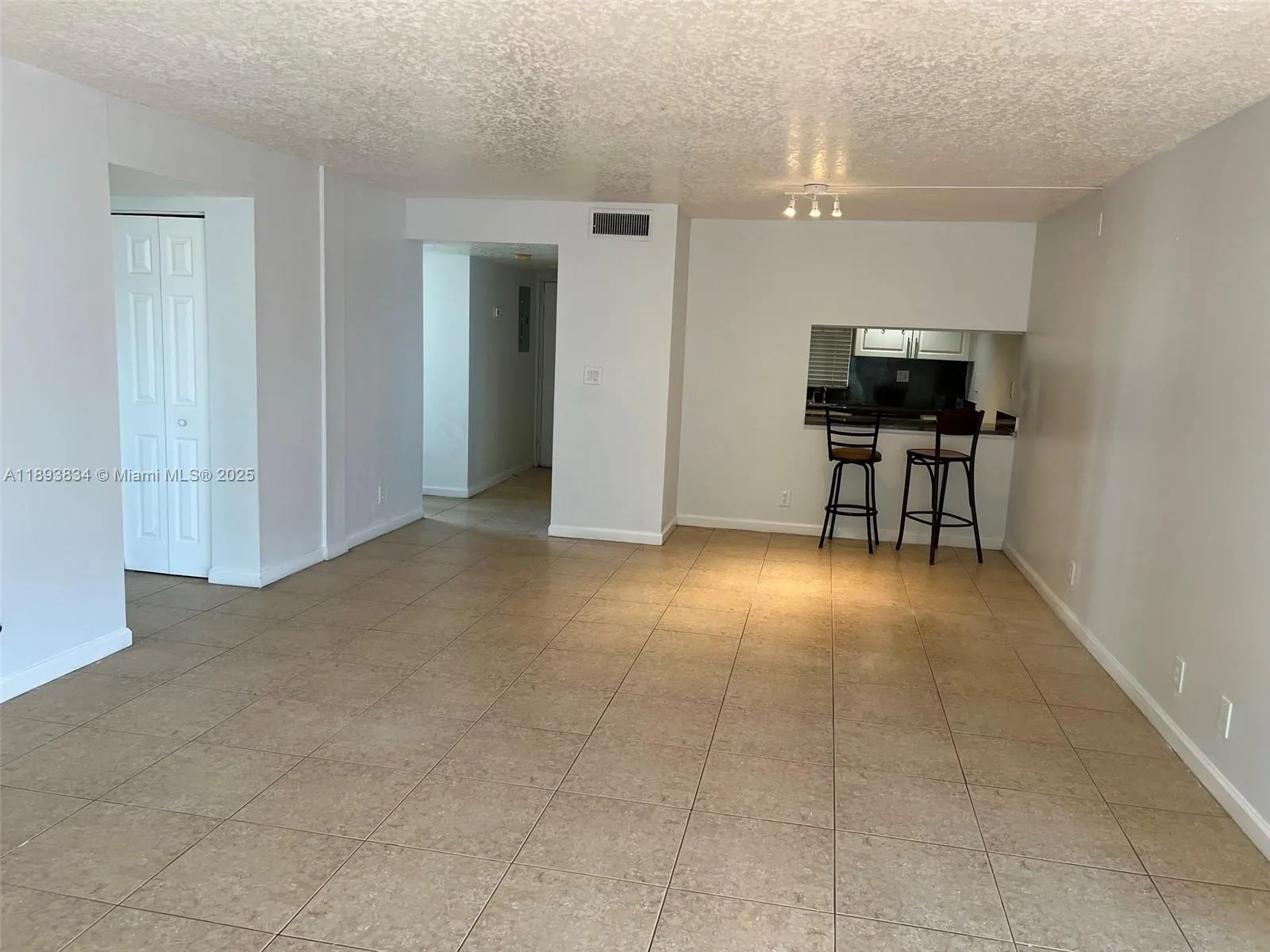 1900 N Congress Ave, #411