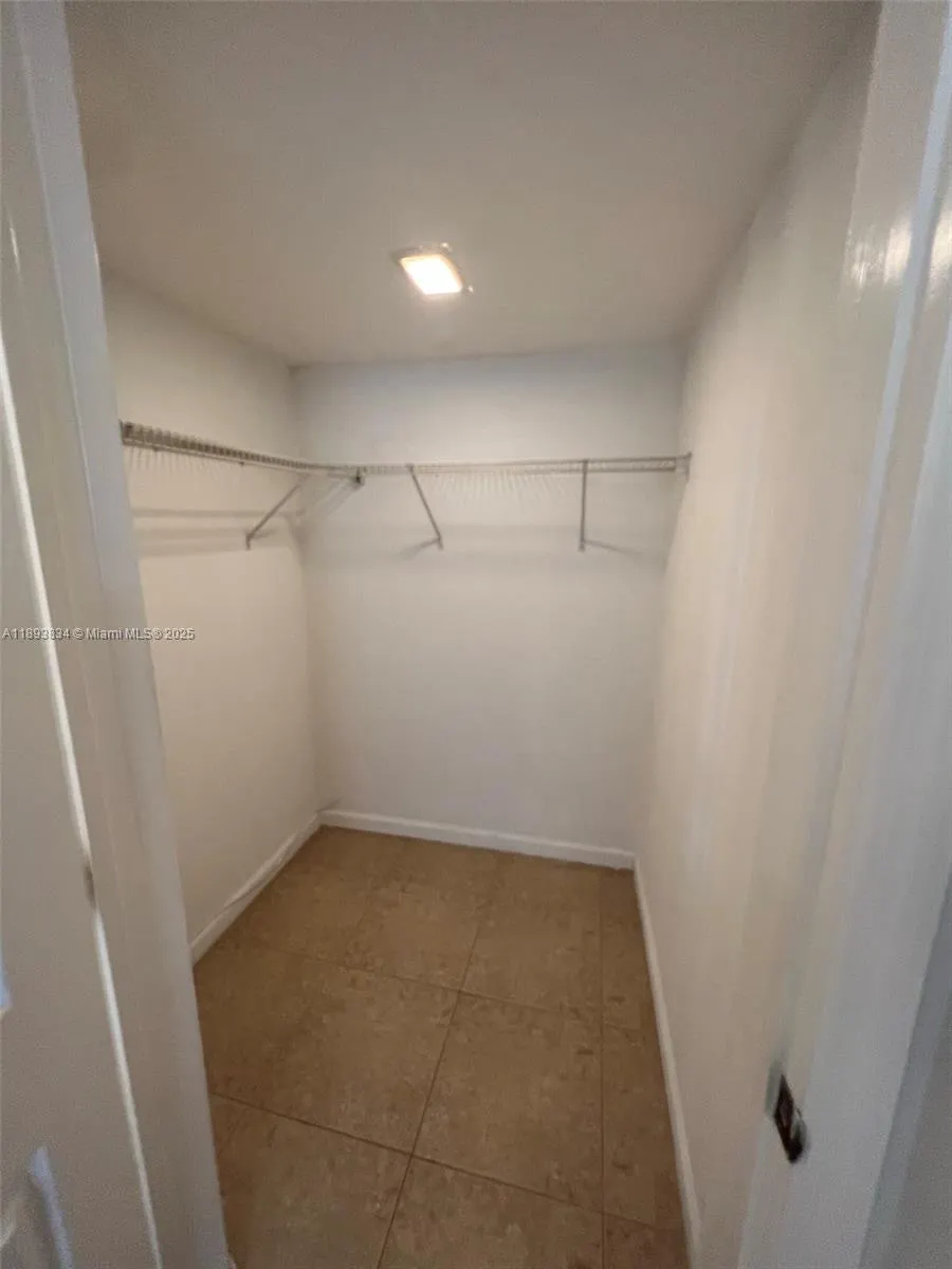 1900 N Congress Ave, #411