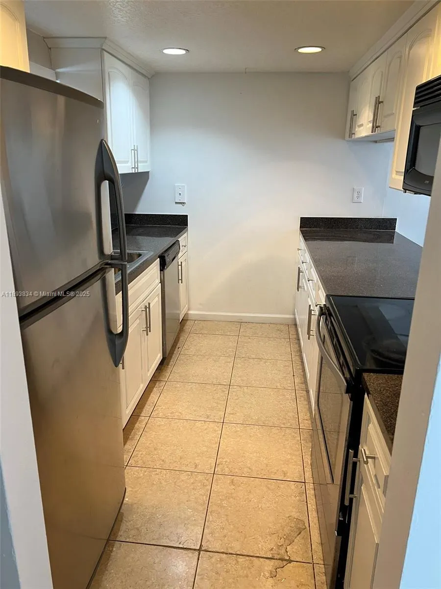 1900 N Congress Ave, #411