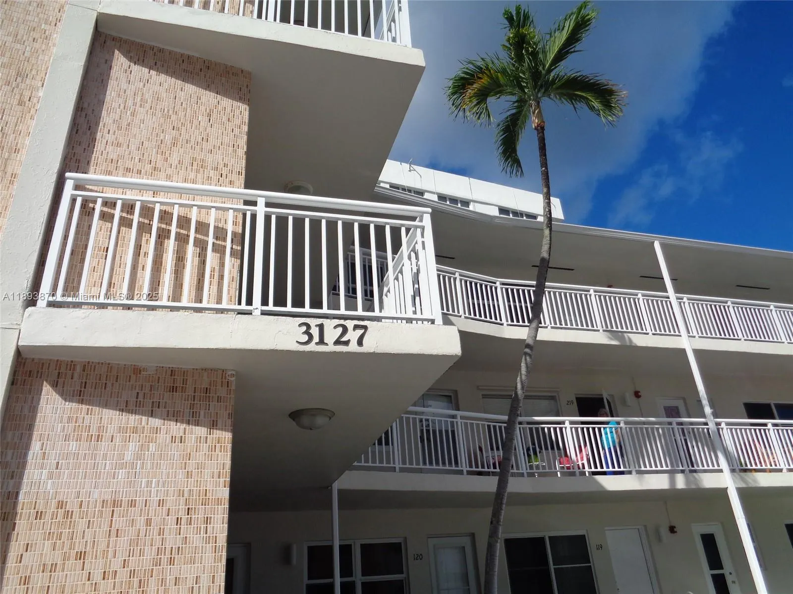 3127 S Ocean Dr, #219
