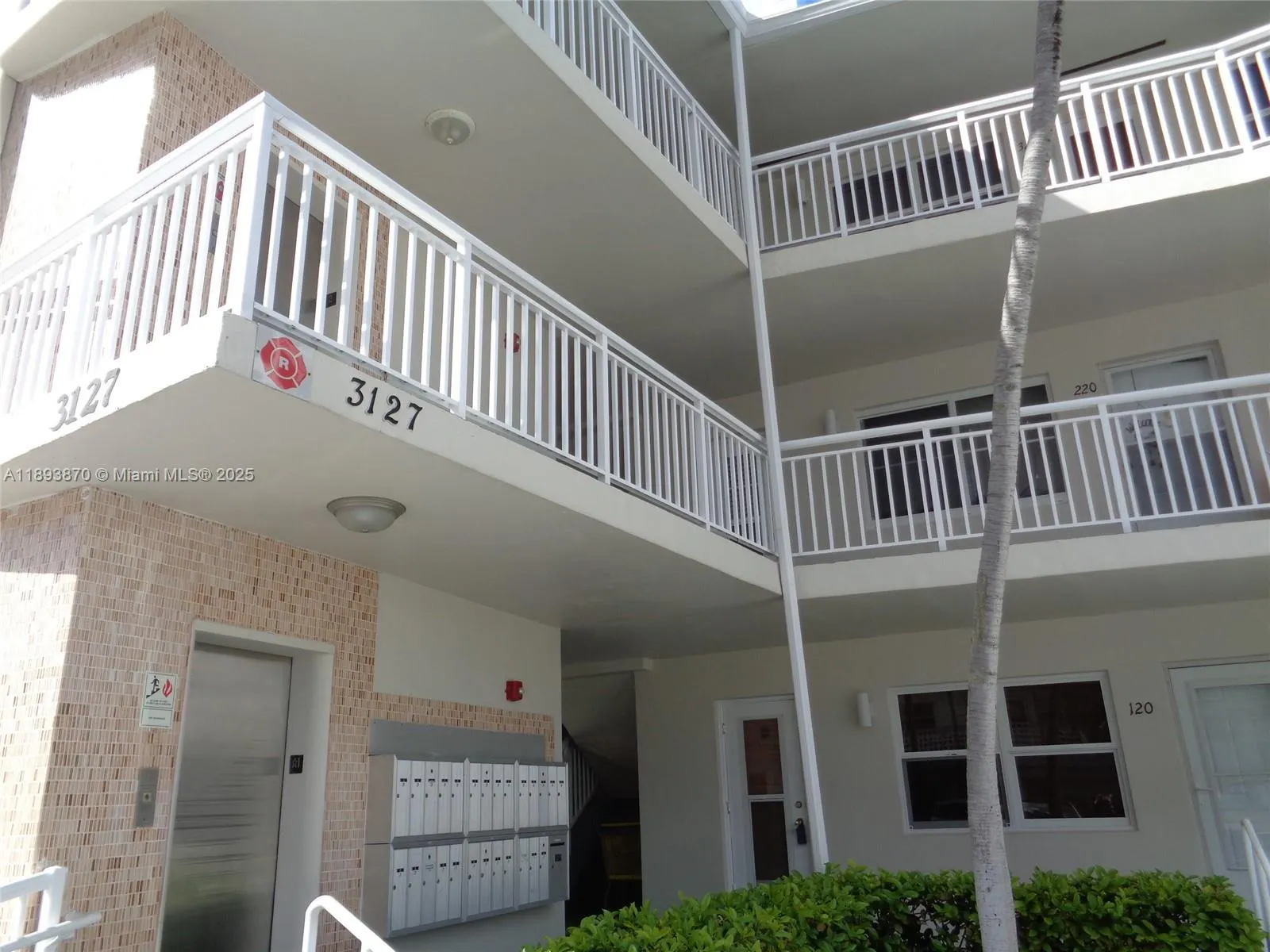 3127 S Ocean Dr, #219