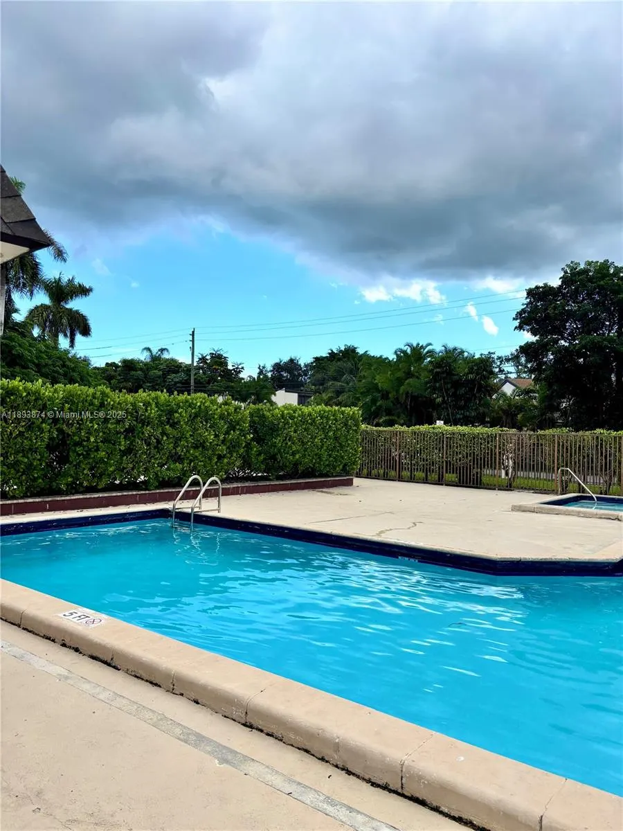 8475 SW 94th St, #211E