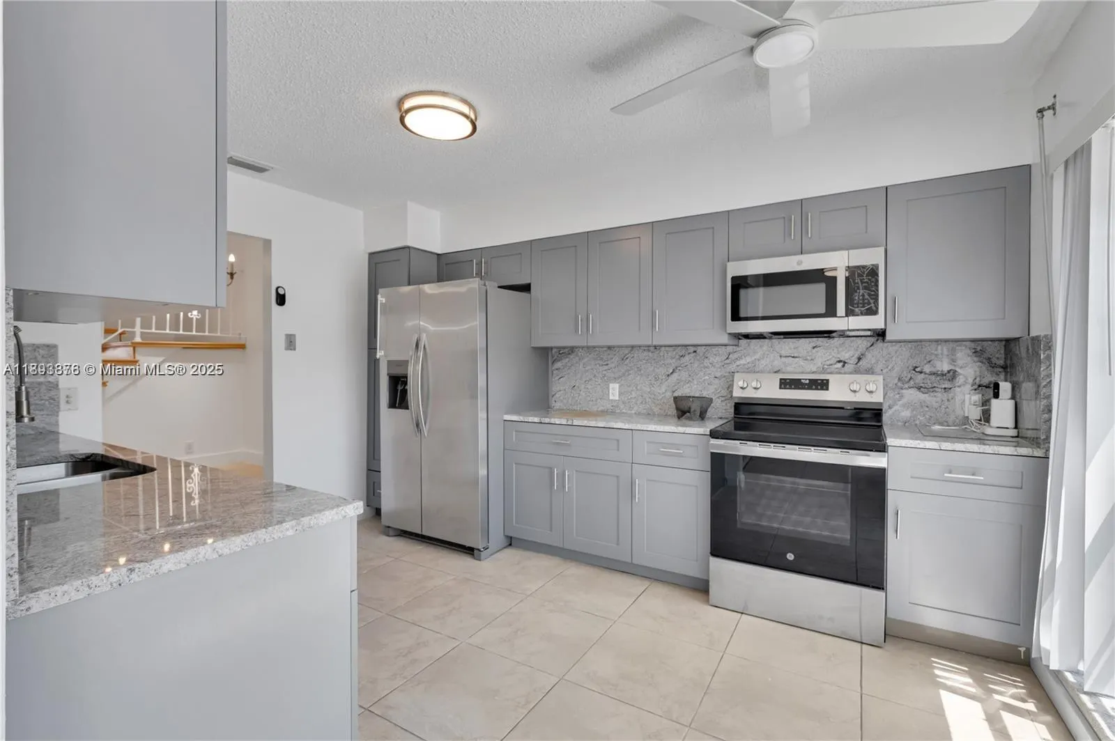 1194 Hillsboro Mile, #72
