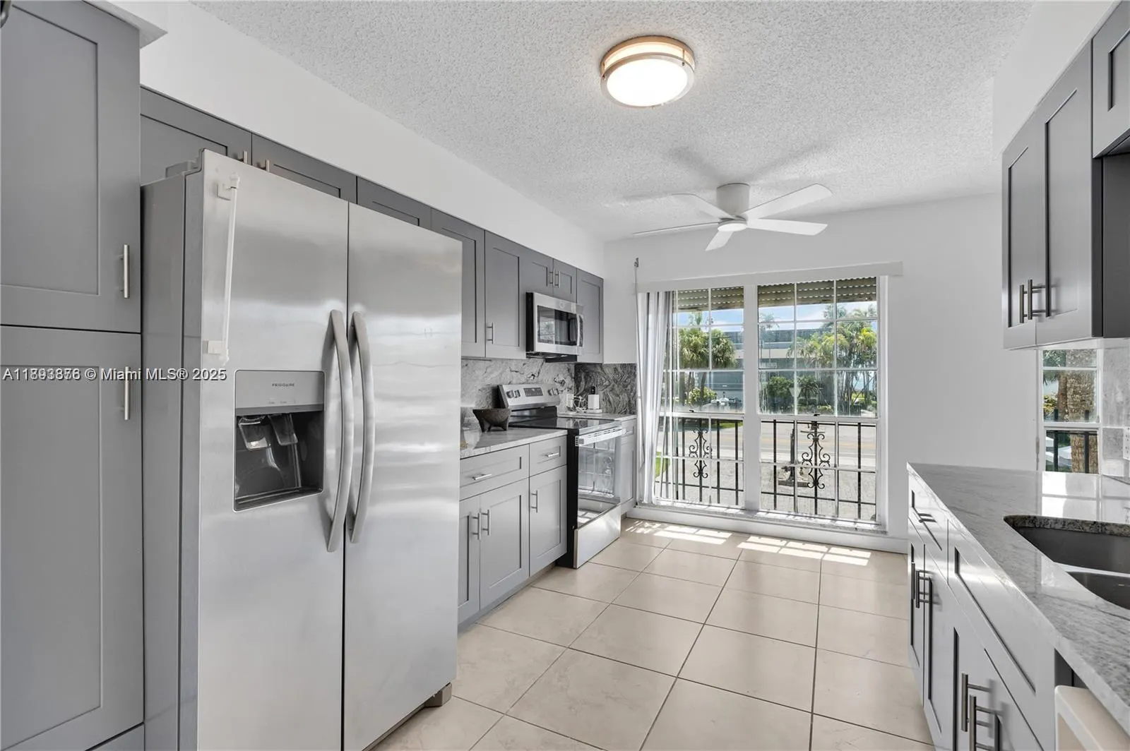 1194 Hillsboro Mile, #72