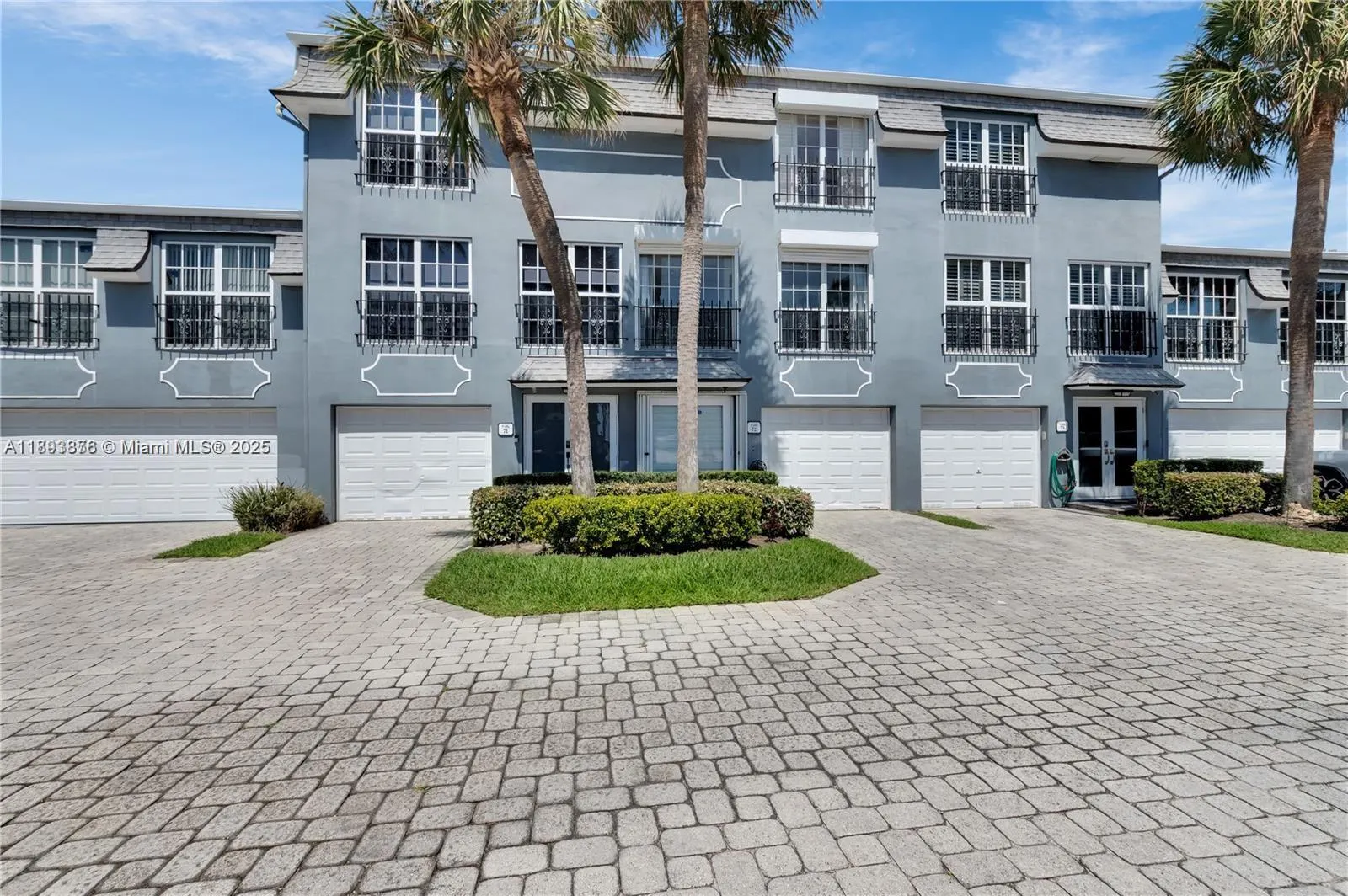 1194 Hillsboro Mile, #72