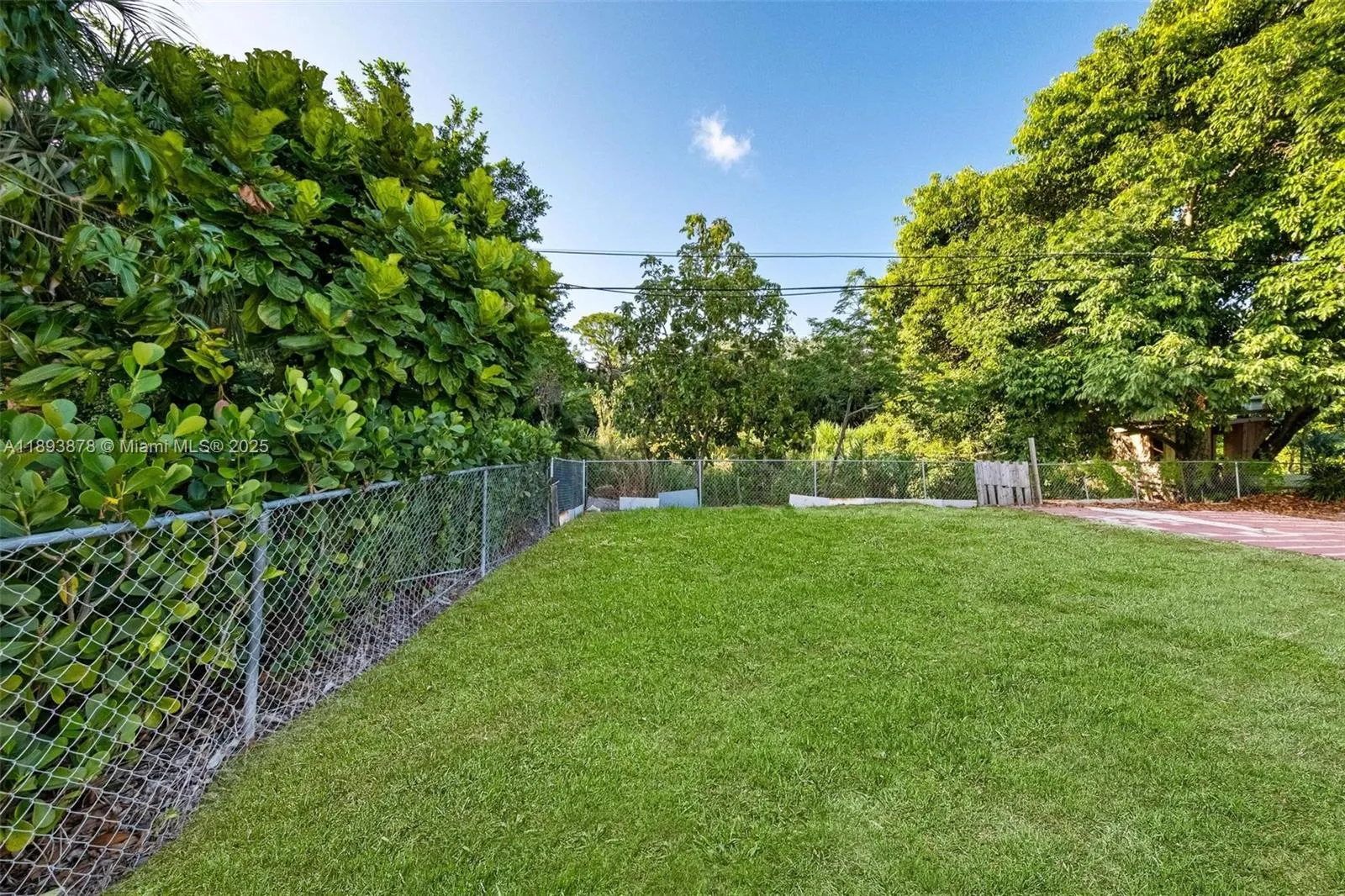 3589 Island Rd
