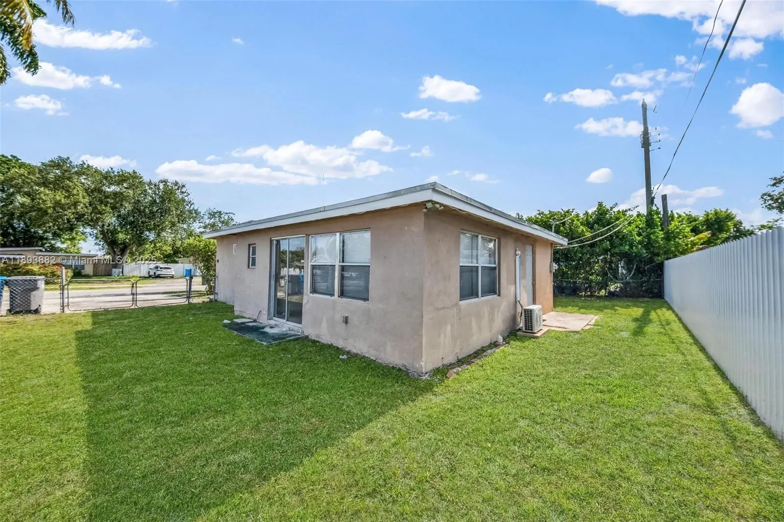 5720 SW 40th Ct