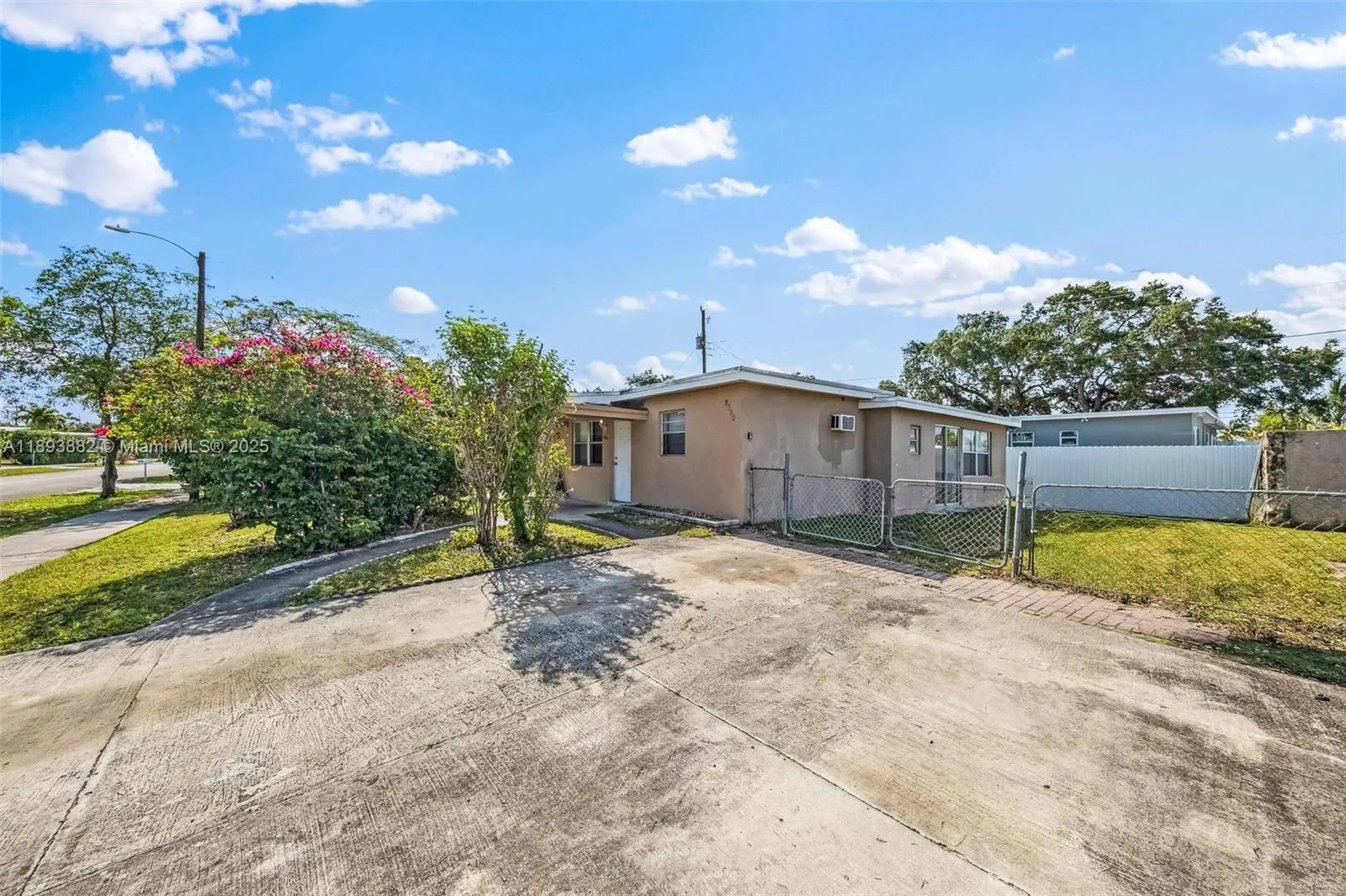 5720 SW 40th Ct