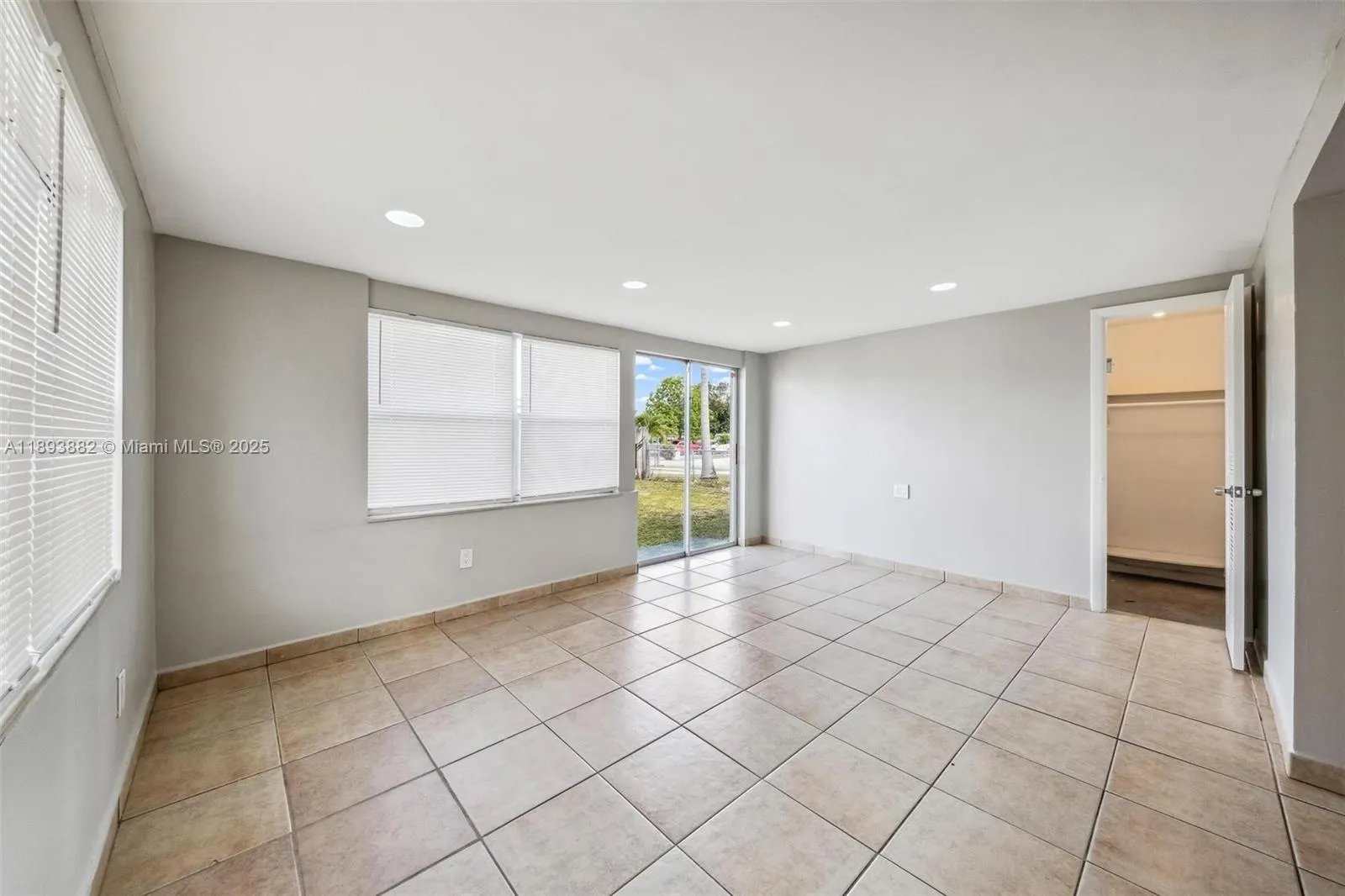 5720 SW 40th Ct