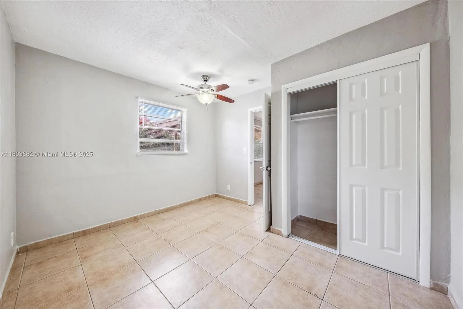 5720 SW 40th Ct