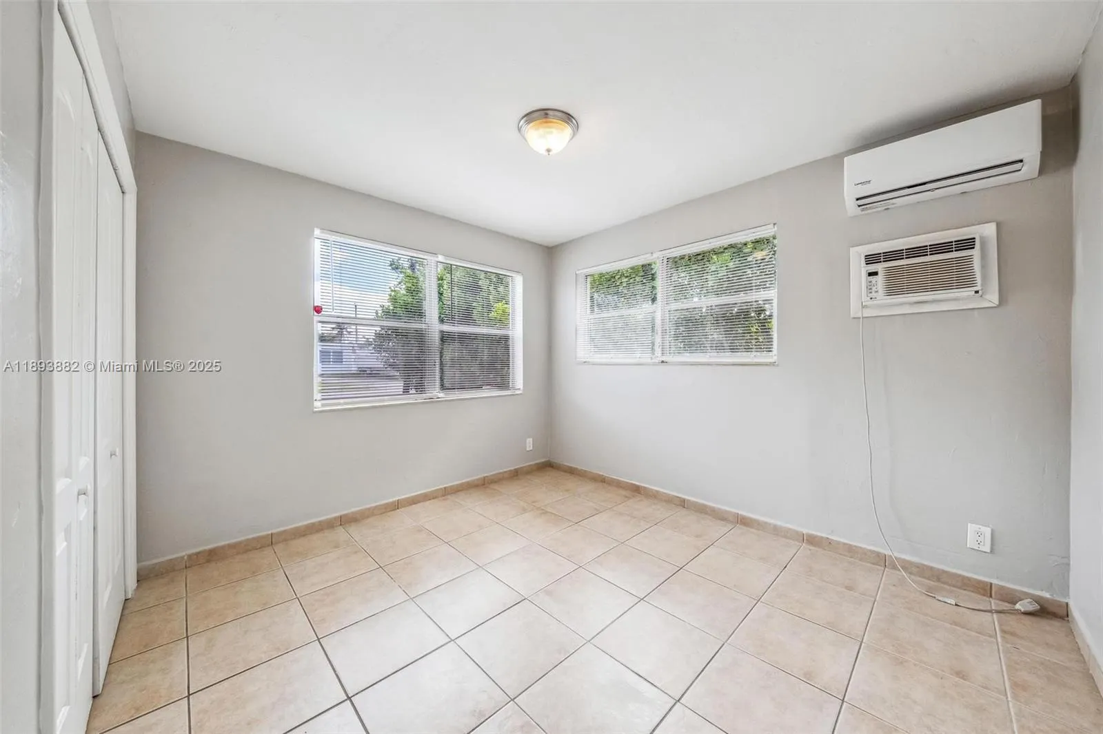 5720 SW 40th Ct