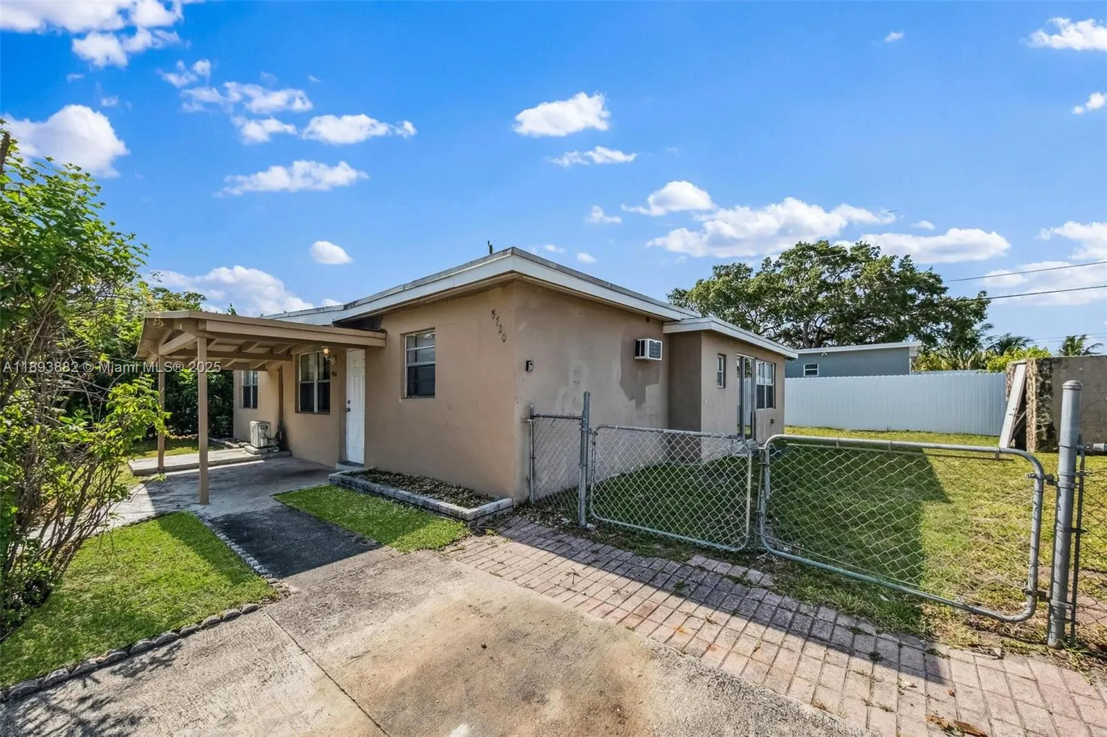 5720 SW 40th Ct