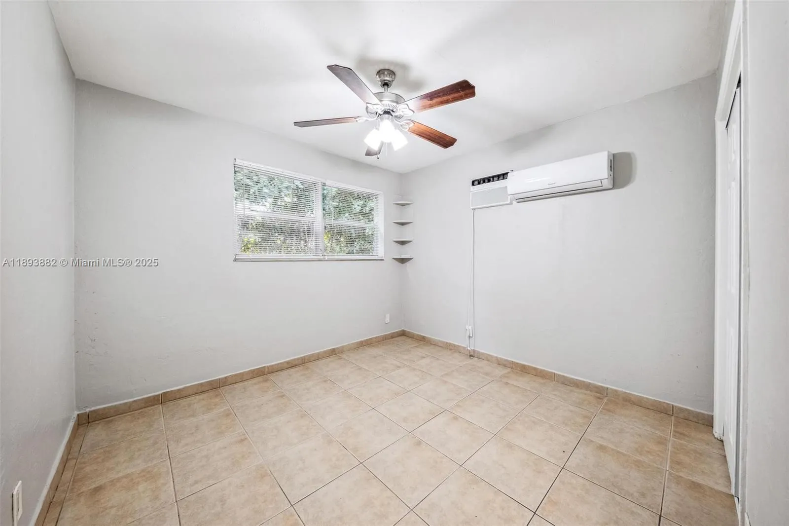 5720 SW 40th Ct