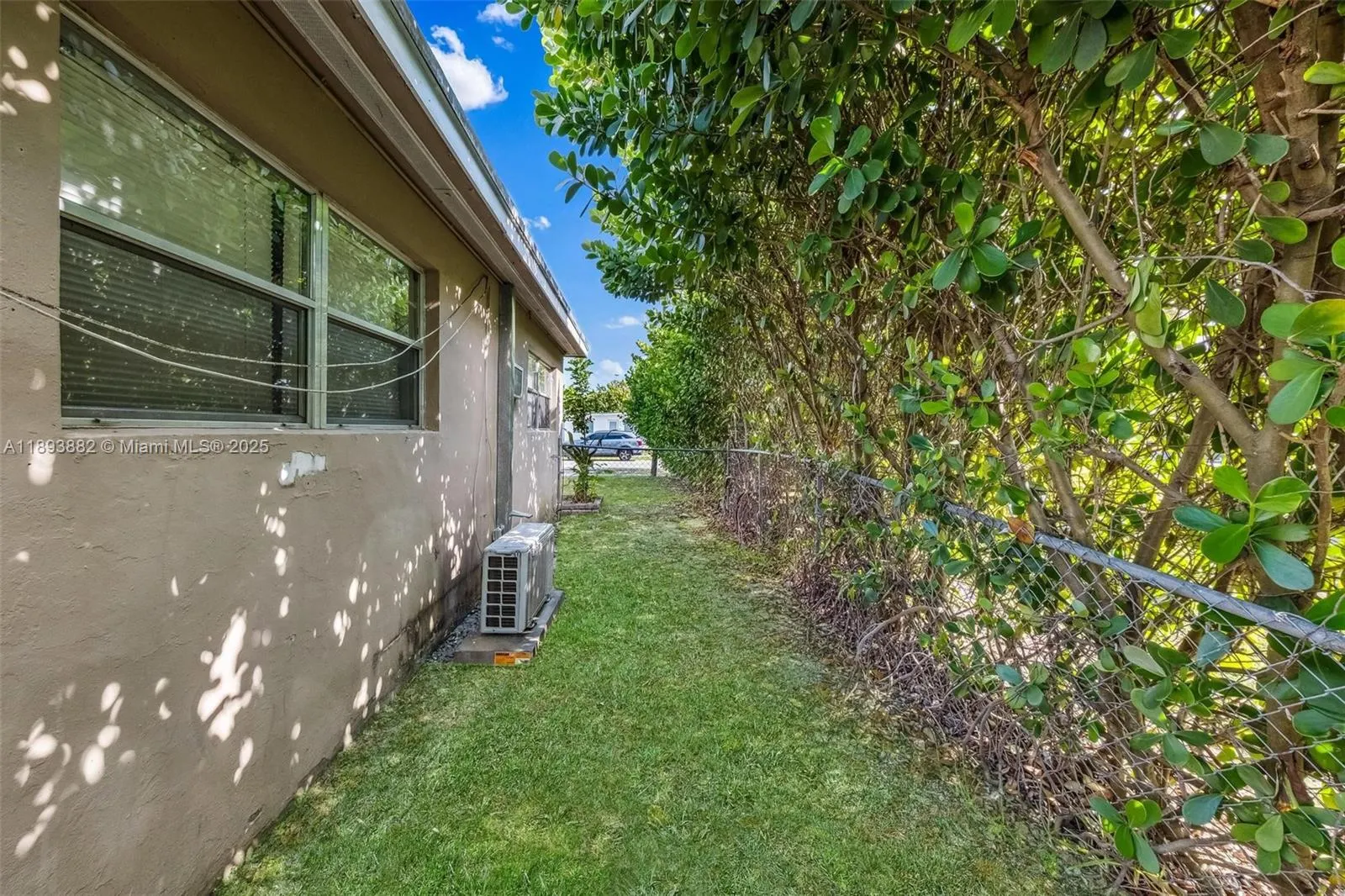 5720 SW 40th Ct