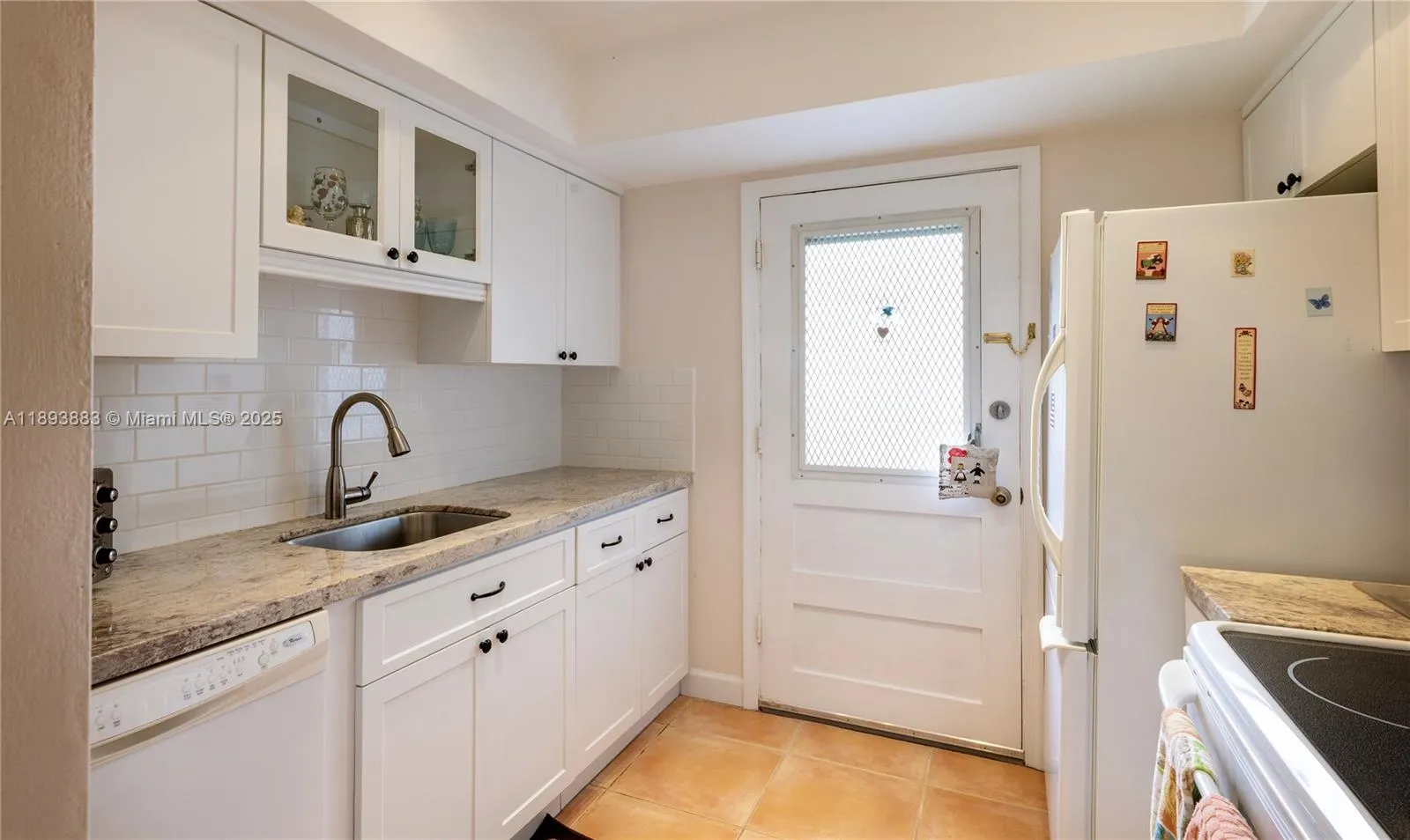 6815 Edgewater Dr, #108