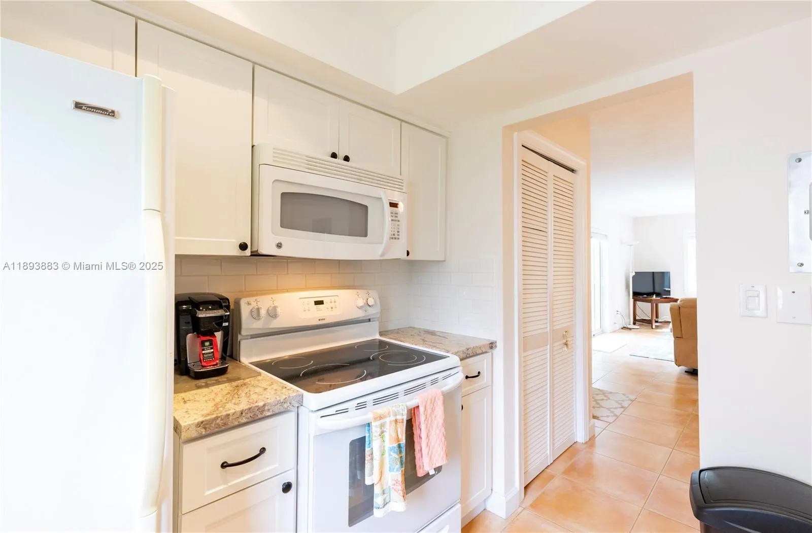 6815 Edgewater Dr, #108