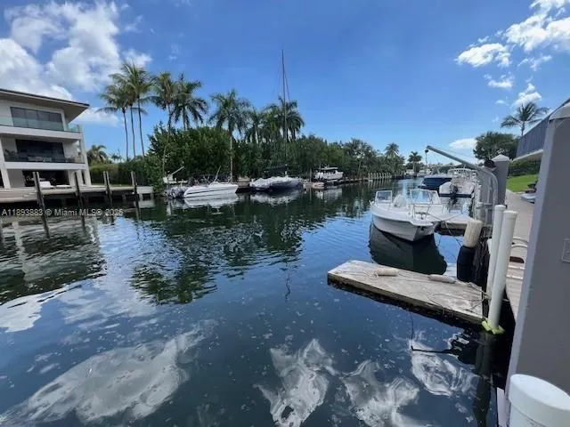 6815 Edgewater Dr, #108