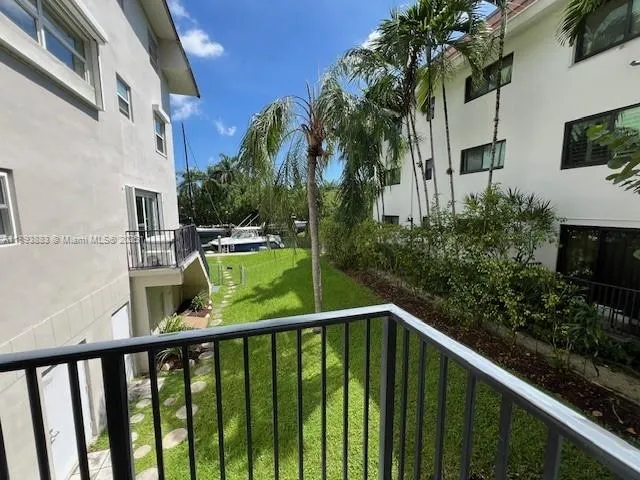 6815 Edgewater Dr, #108