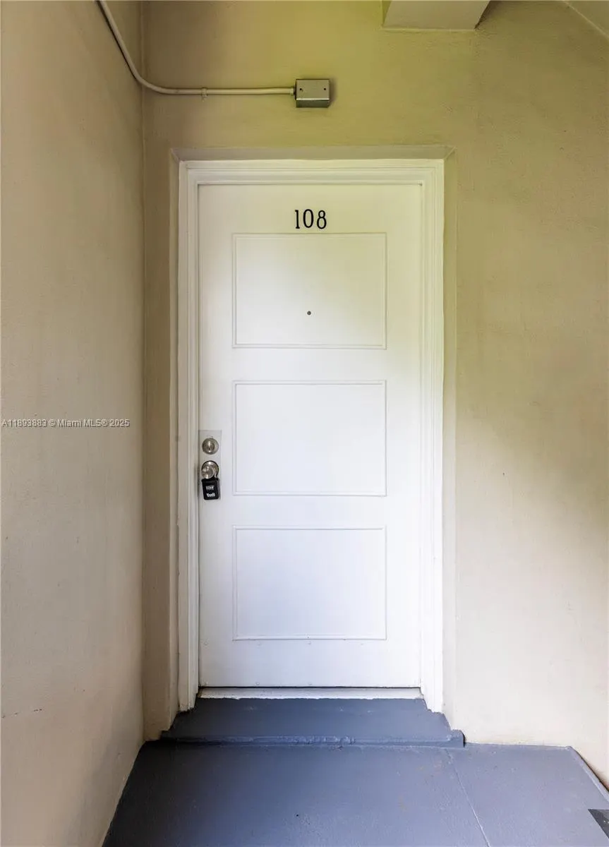 6815 Edgewater Dr, #108