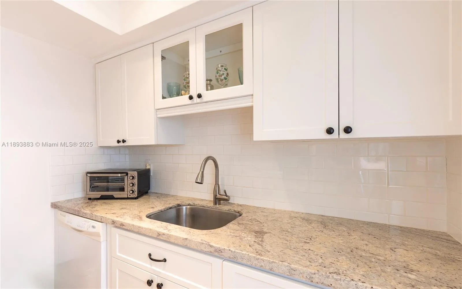 6815 Edgewater Dr, #108