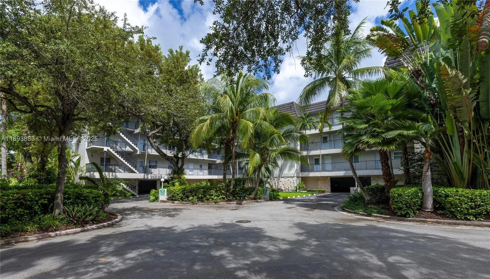 6815 Edgewater Dr, #108