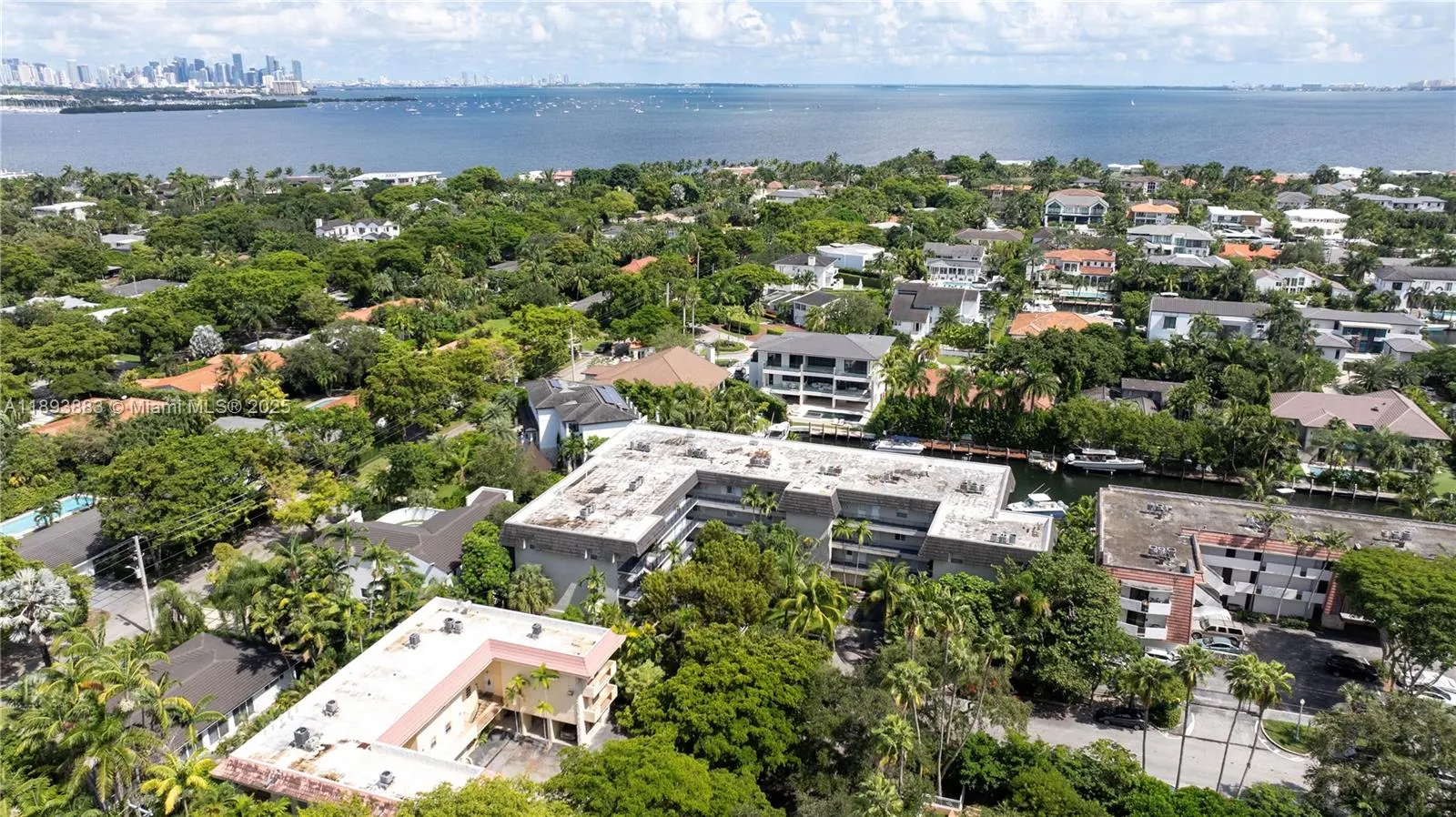 6815 Edgewater Dr, #108