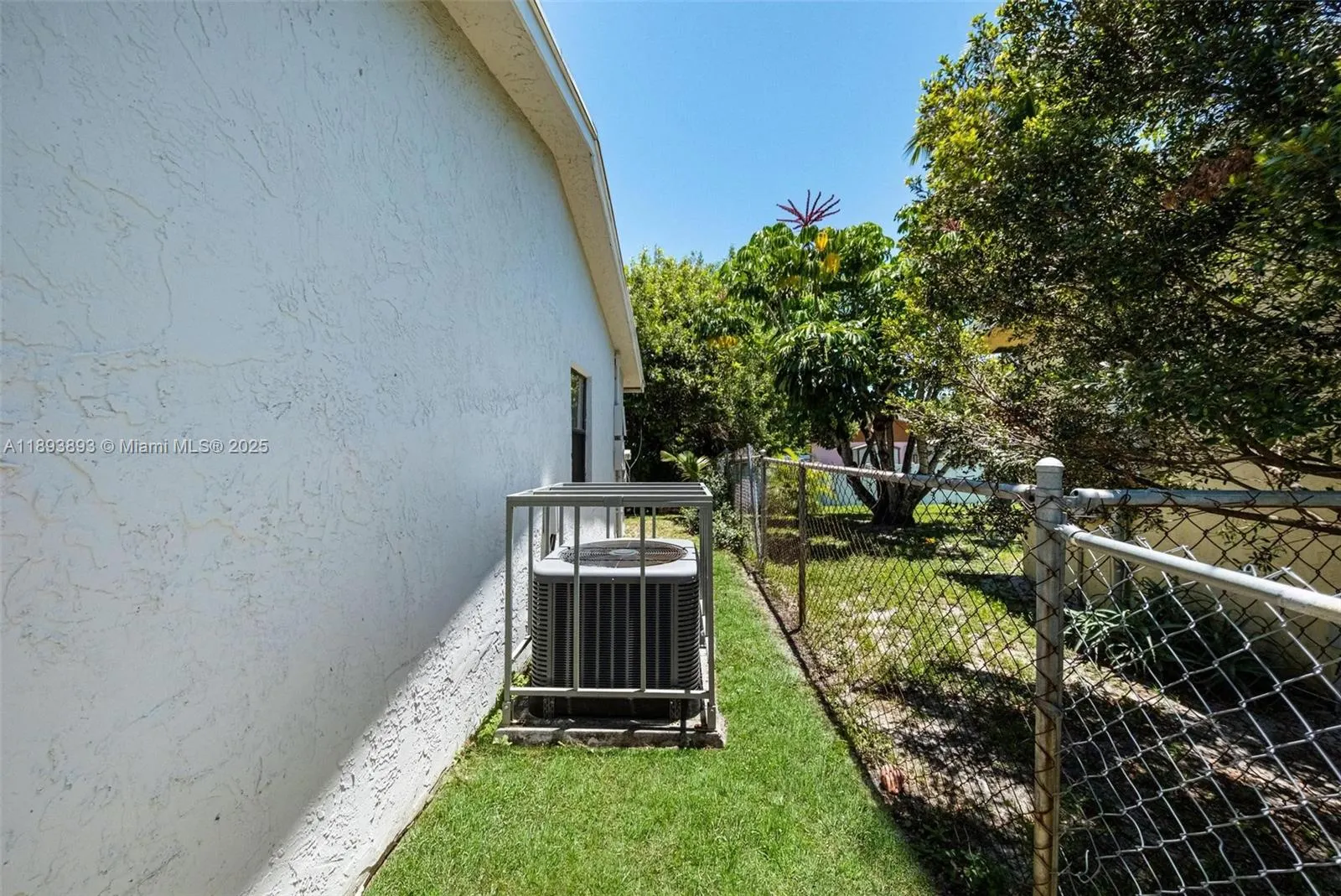 540 NW 7th Ter