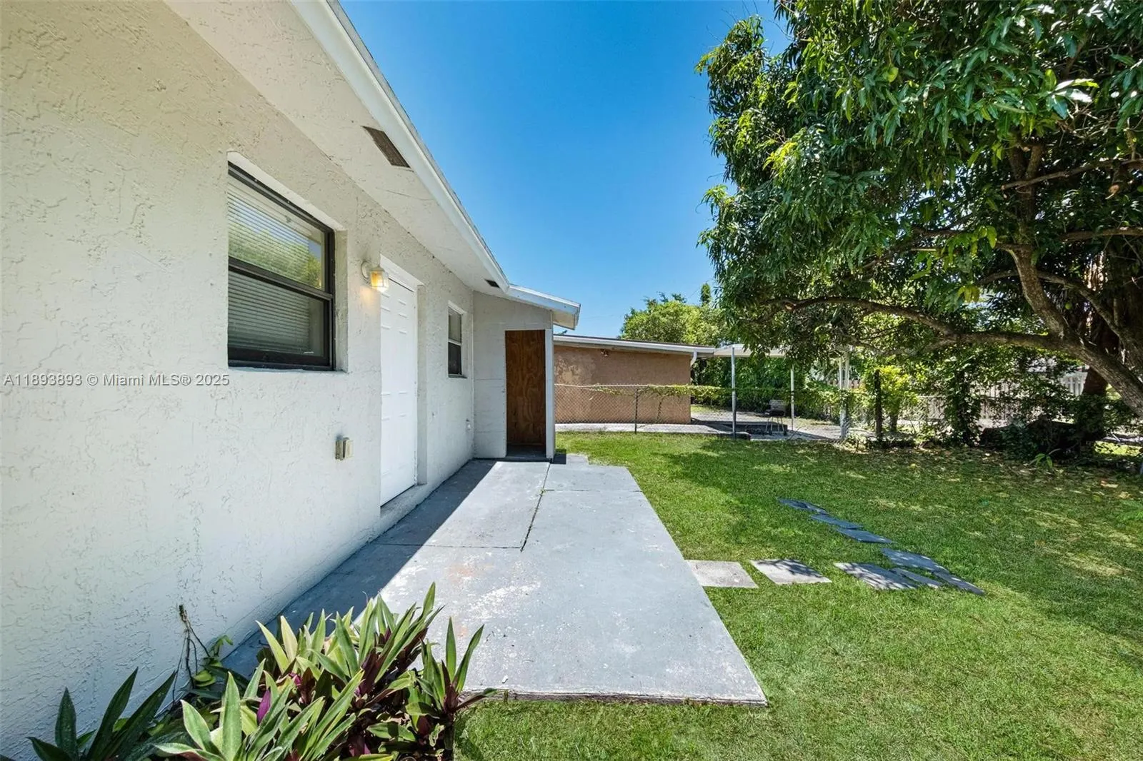 540 NW 7th Ter