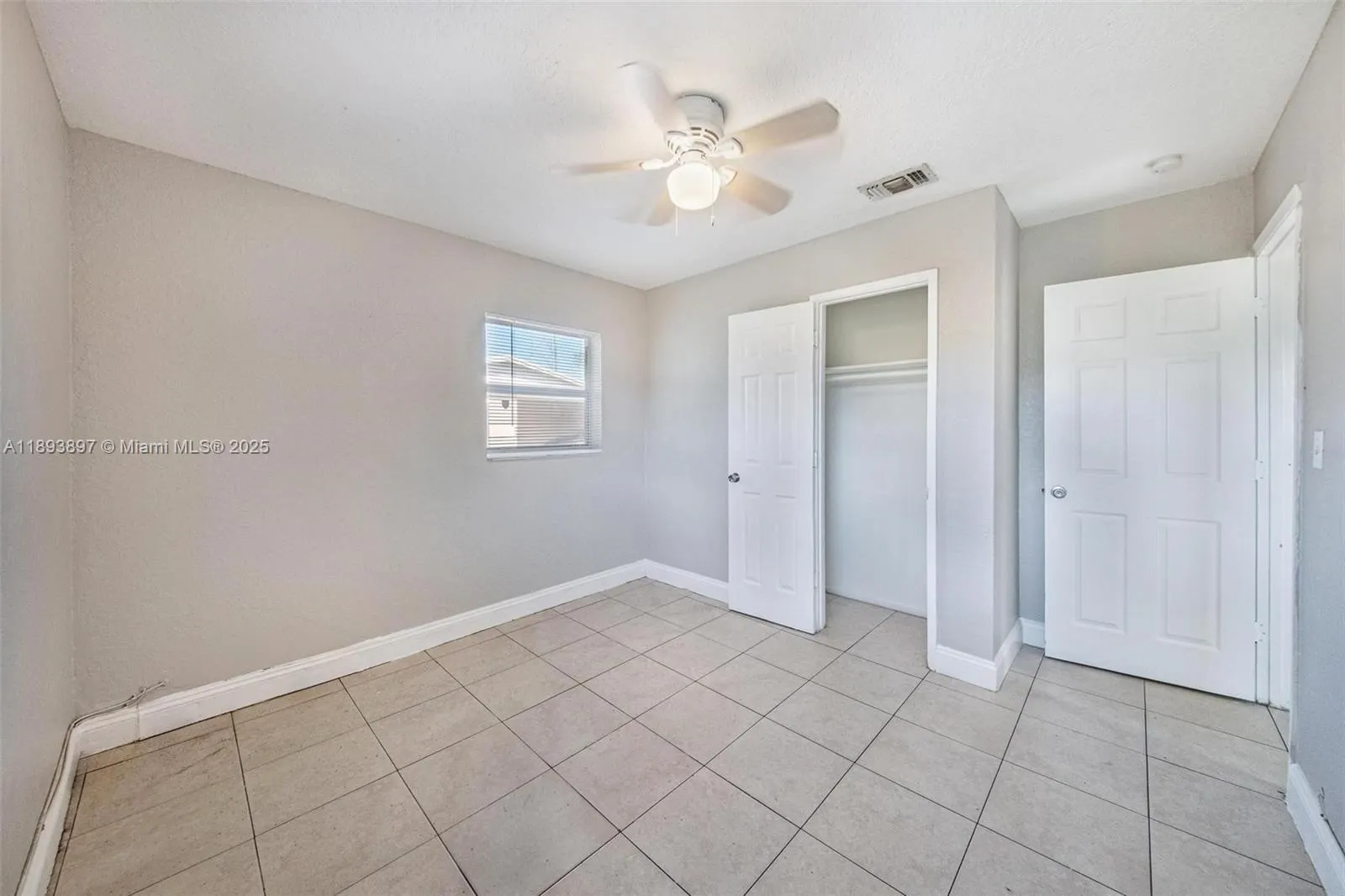 3231 NW 18th Ct