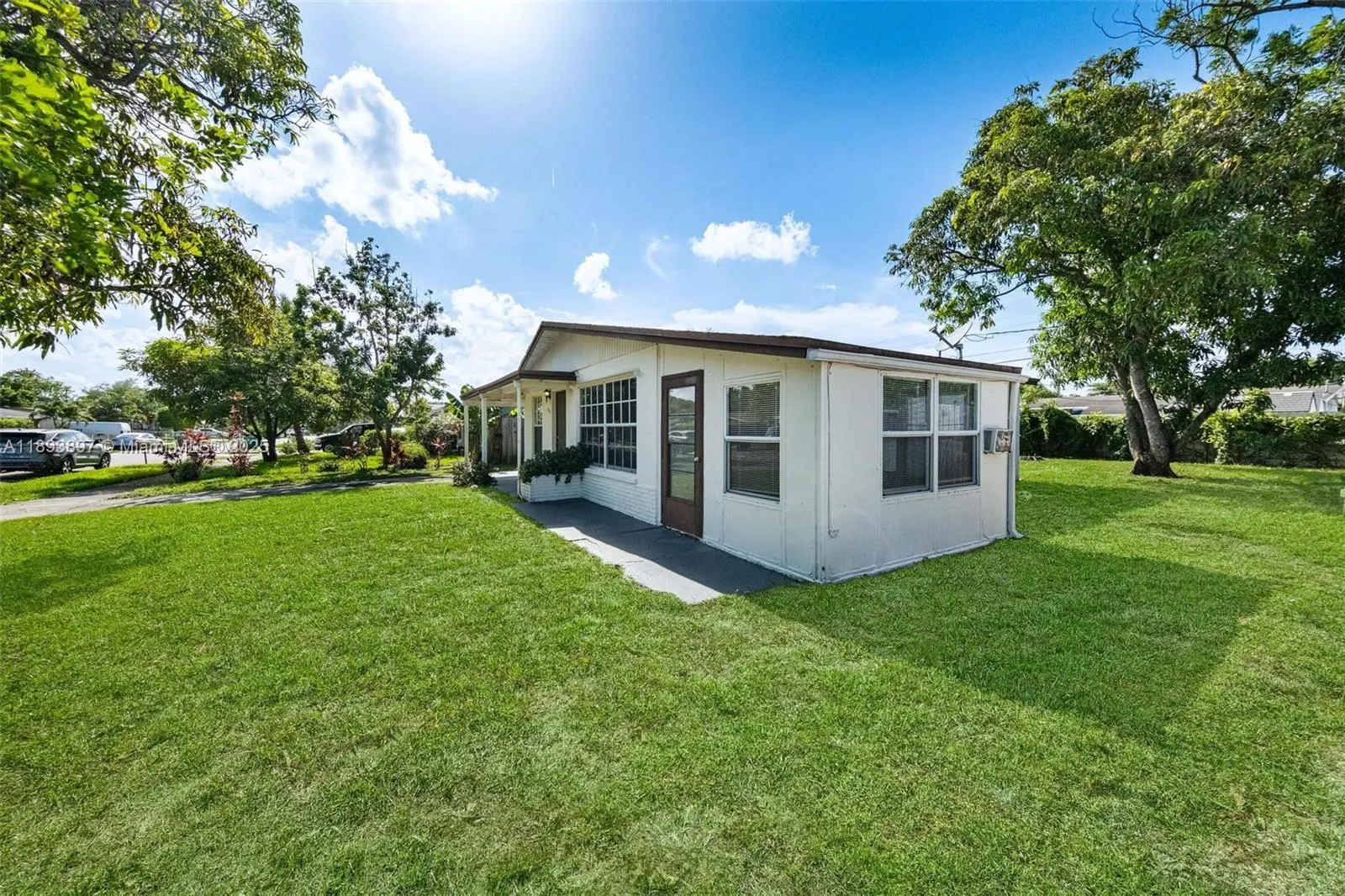 3231 NW 18th Ct