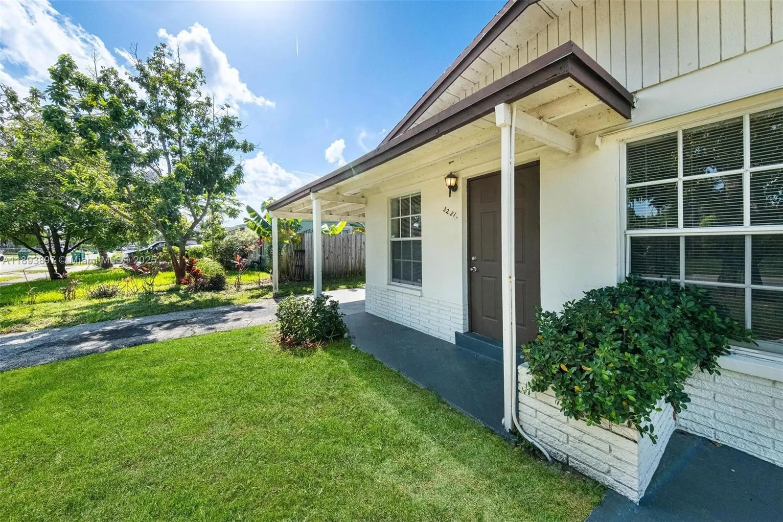 3231 NW 18th Ct