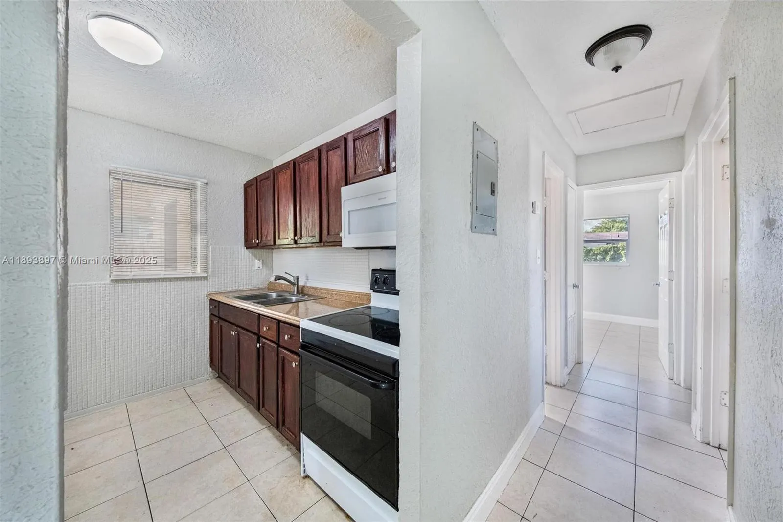 3231 NW 18th Ct