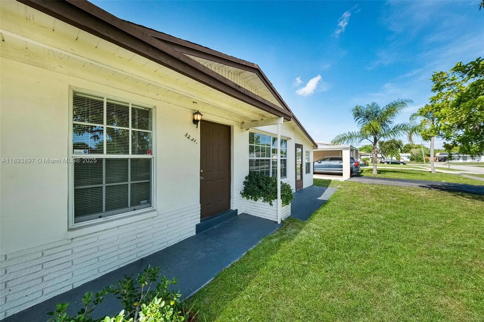 3231 NW 18th Ct