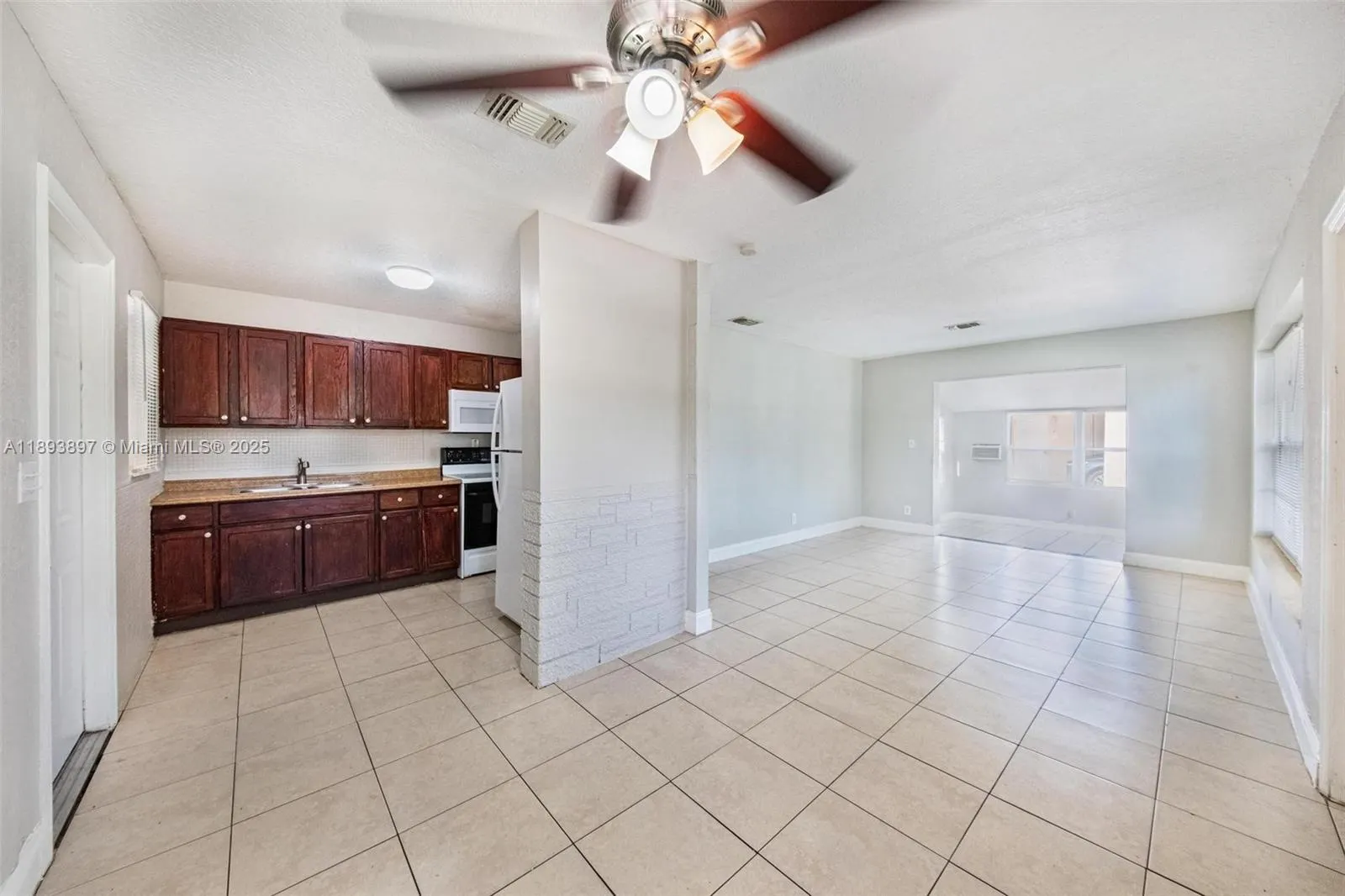 3231 NW 18th Ct