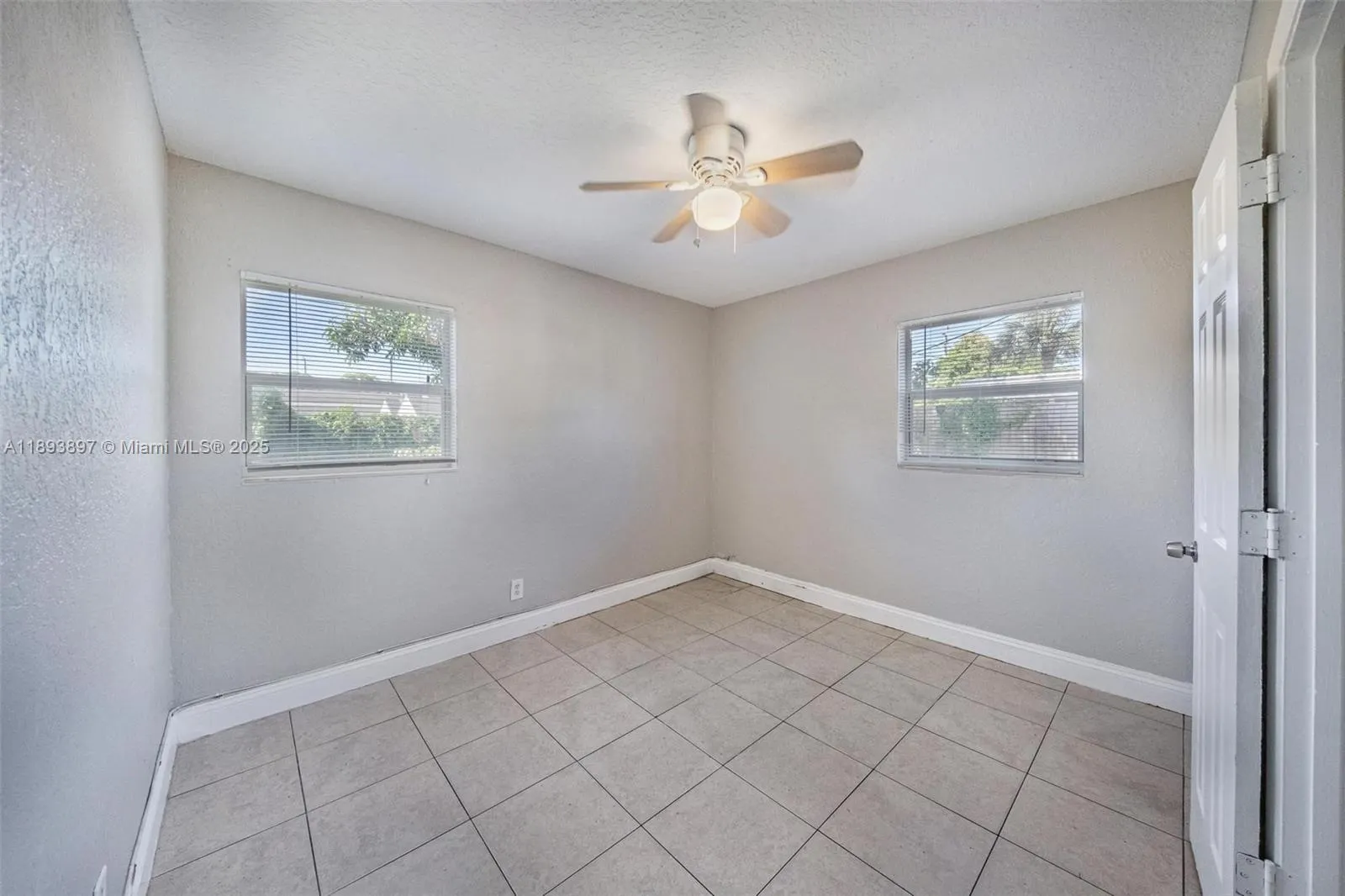 3231 NW 18th Ct