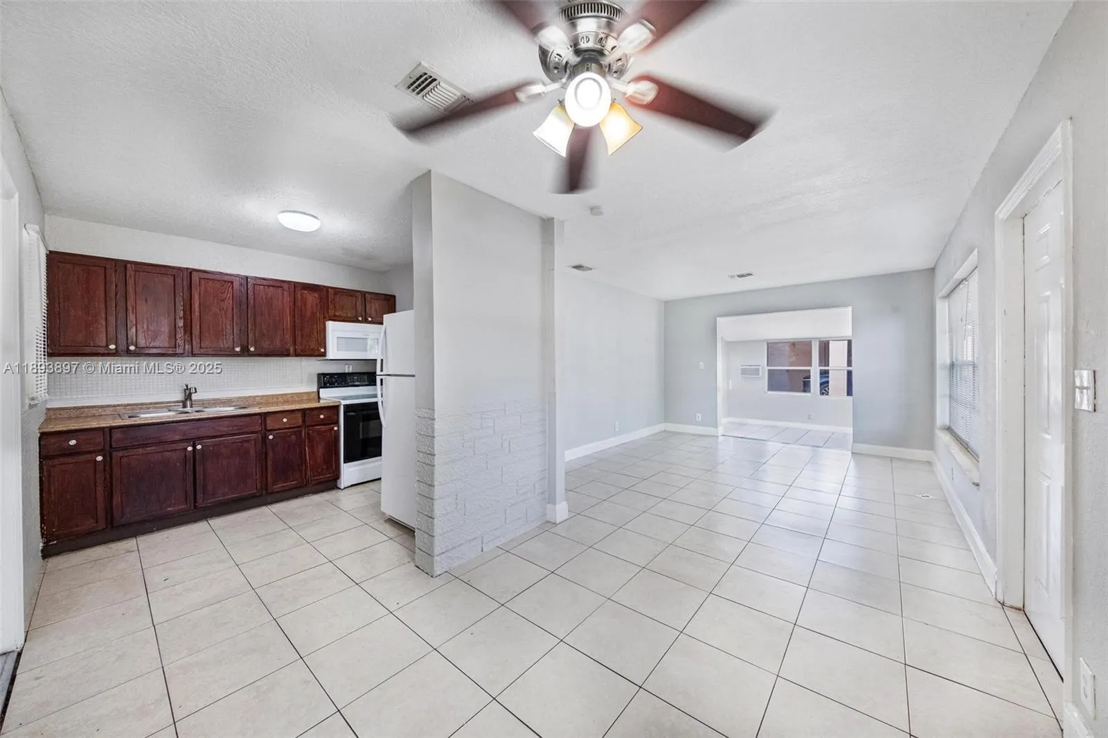 3231 NW 18th Ct