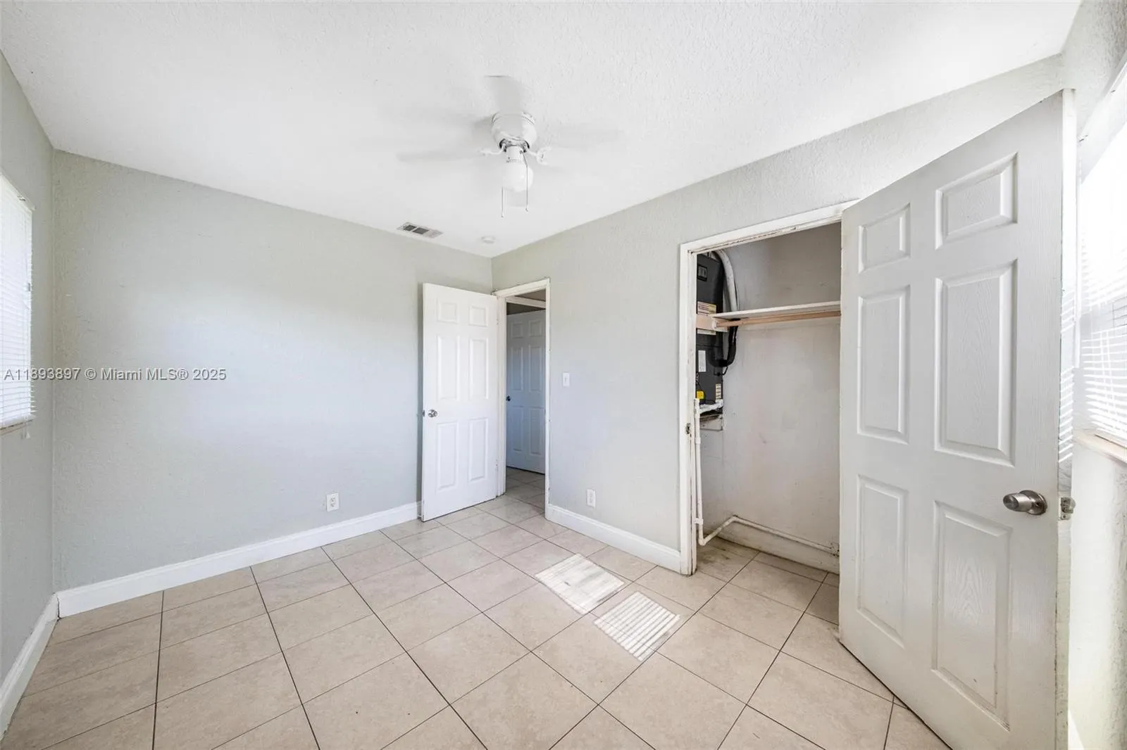 3231 NW 18th Ct