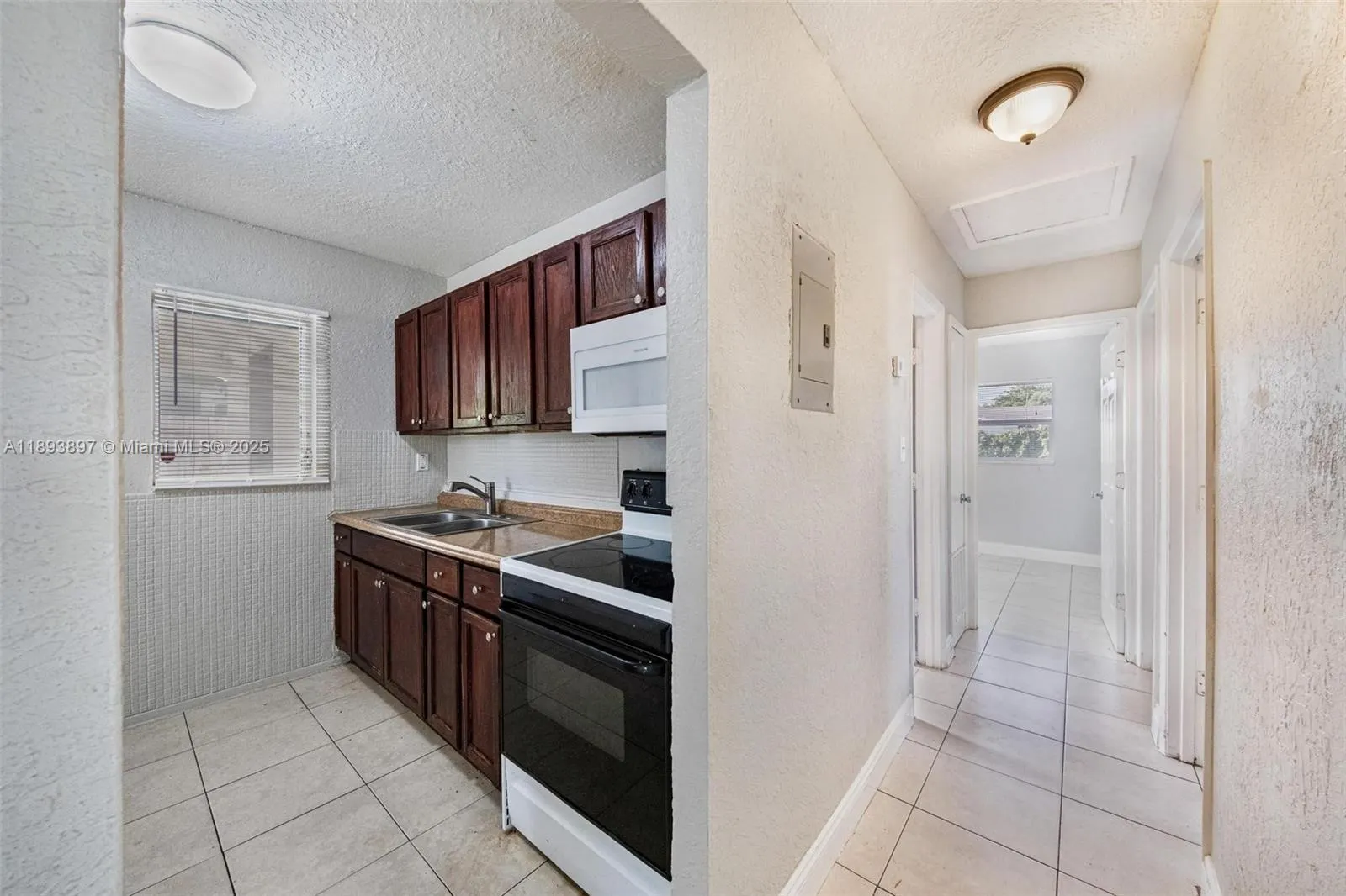 3231 NW 18th Ct