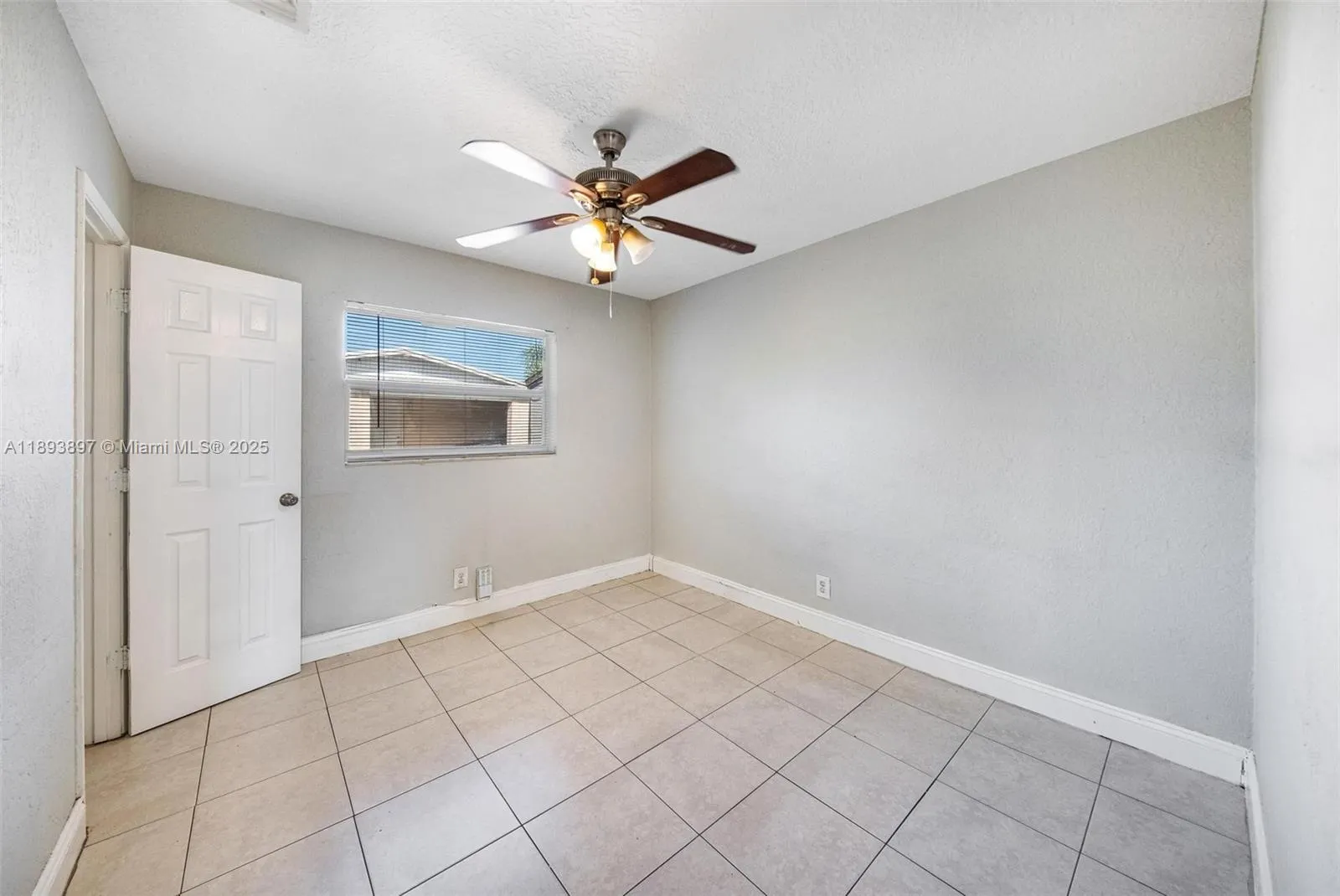 3231 NW 18th Ct