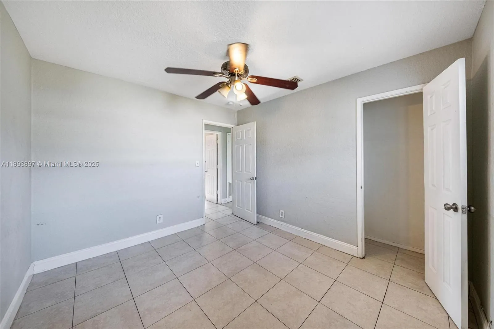 3231 NW 18th Ct