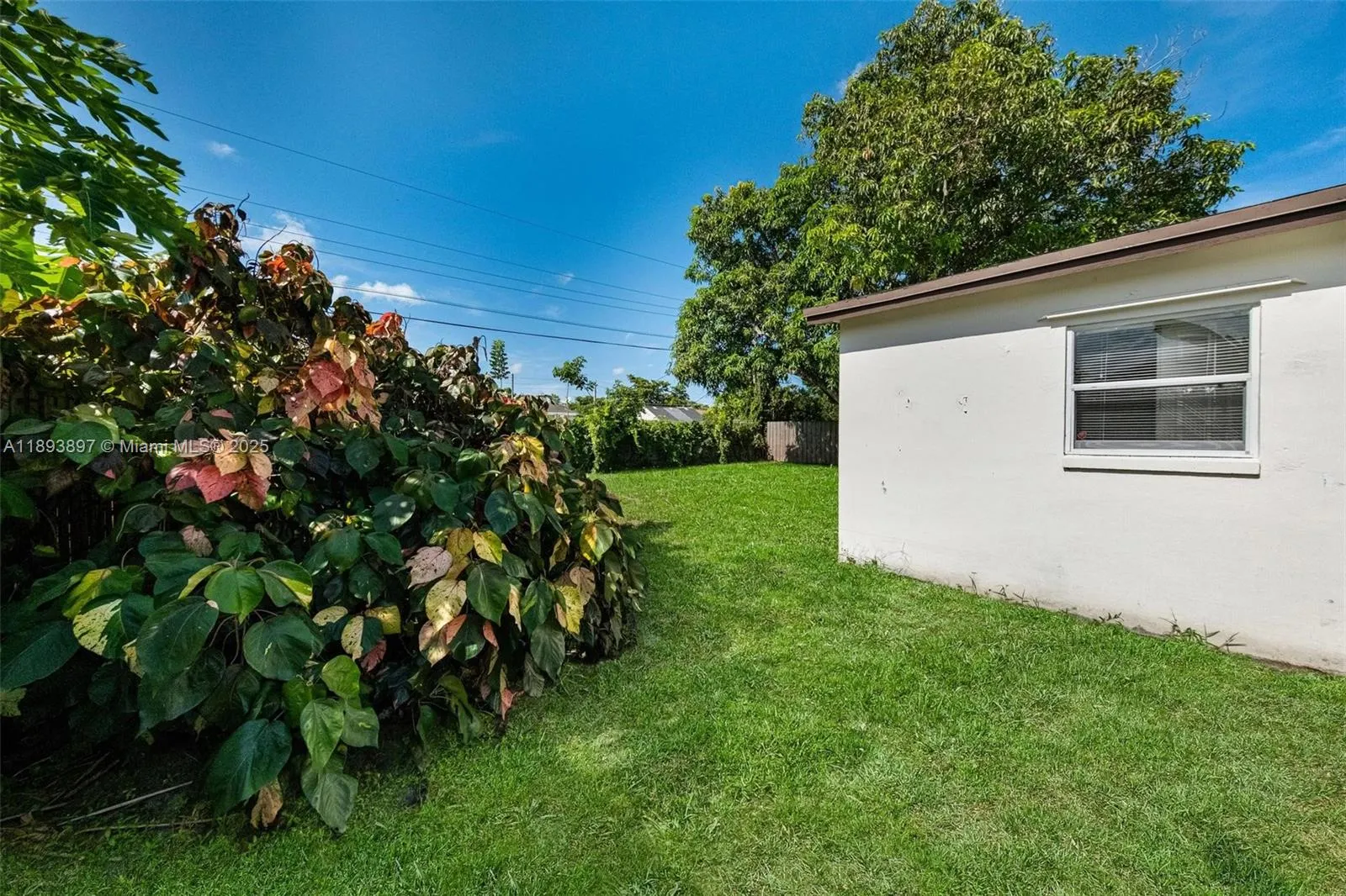 3231 NW 18th Ct