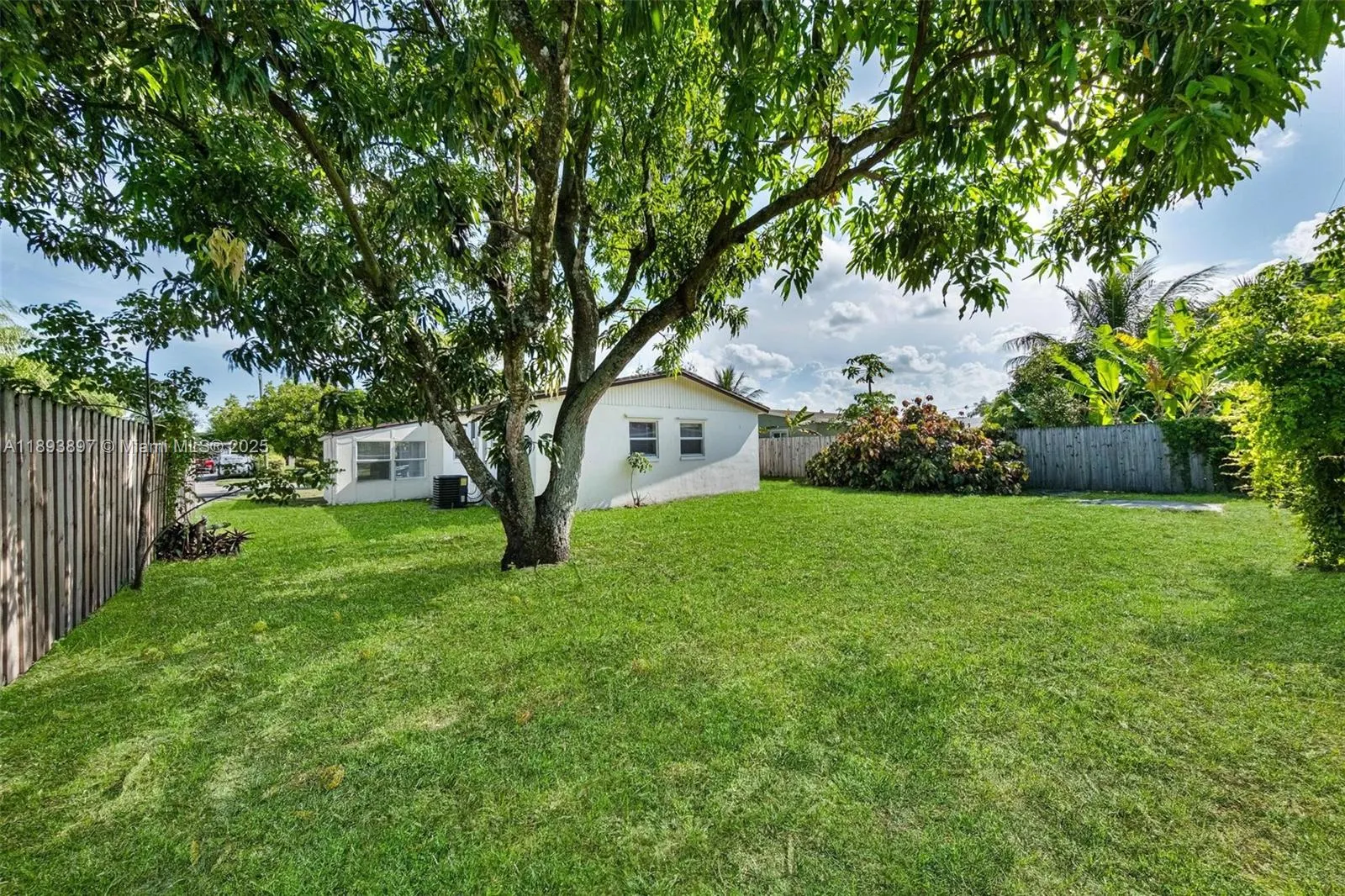 3231 NW 18th Ct