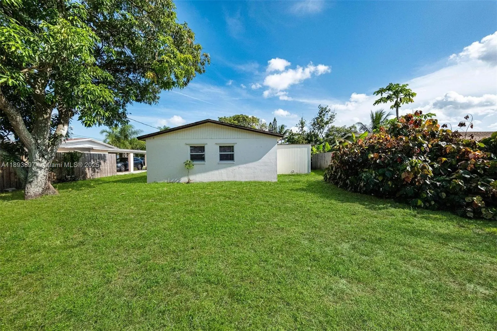 3231 NW 18th Ct