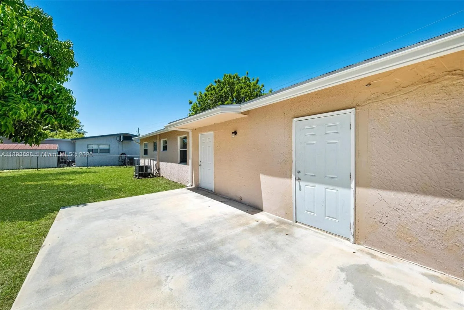 1560 NW Sunset Strip