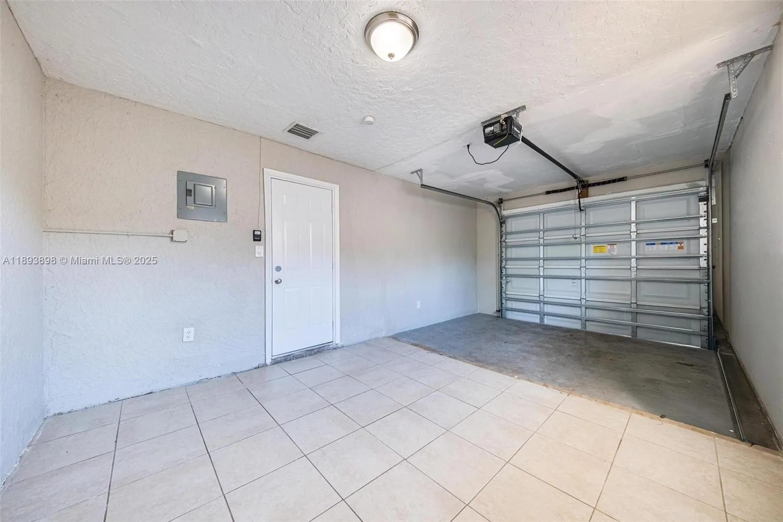 1560 NW Sunset Strip
