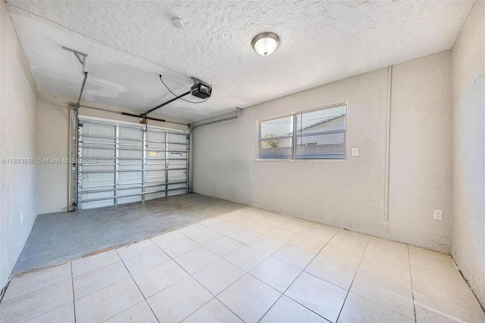1560 NW Sunset Strip