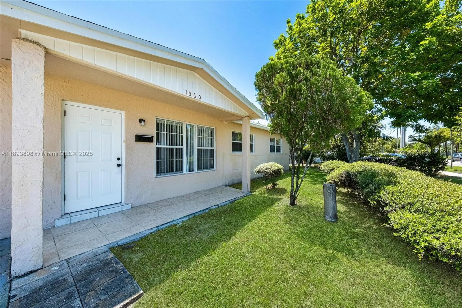 1560 NW Sunset Strip